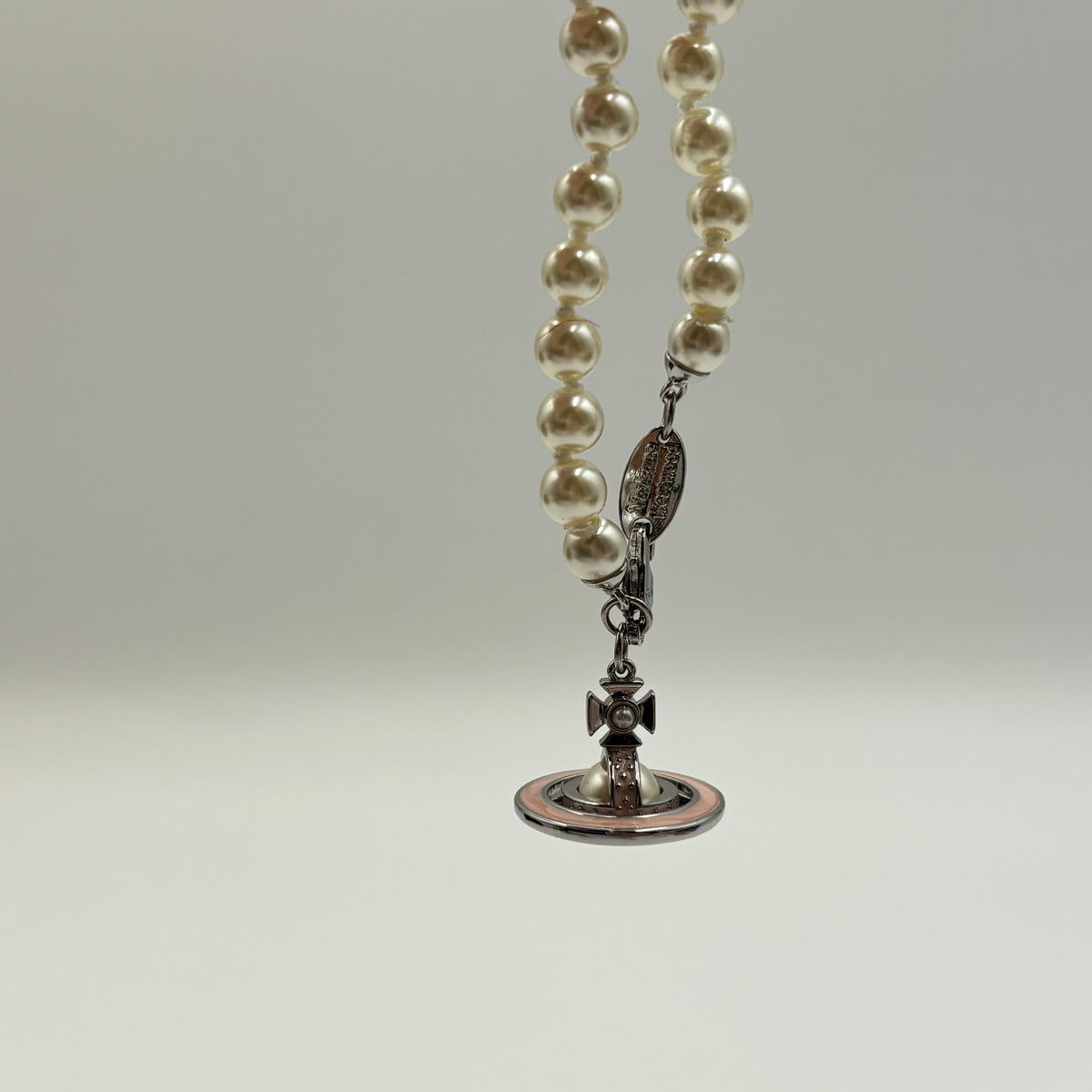 Vivienne Westwood Orb-Plaque Pearl Bracelet in Pink