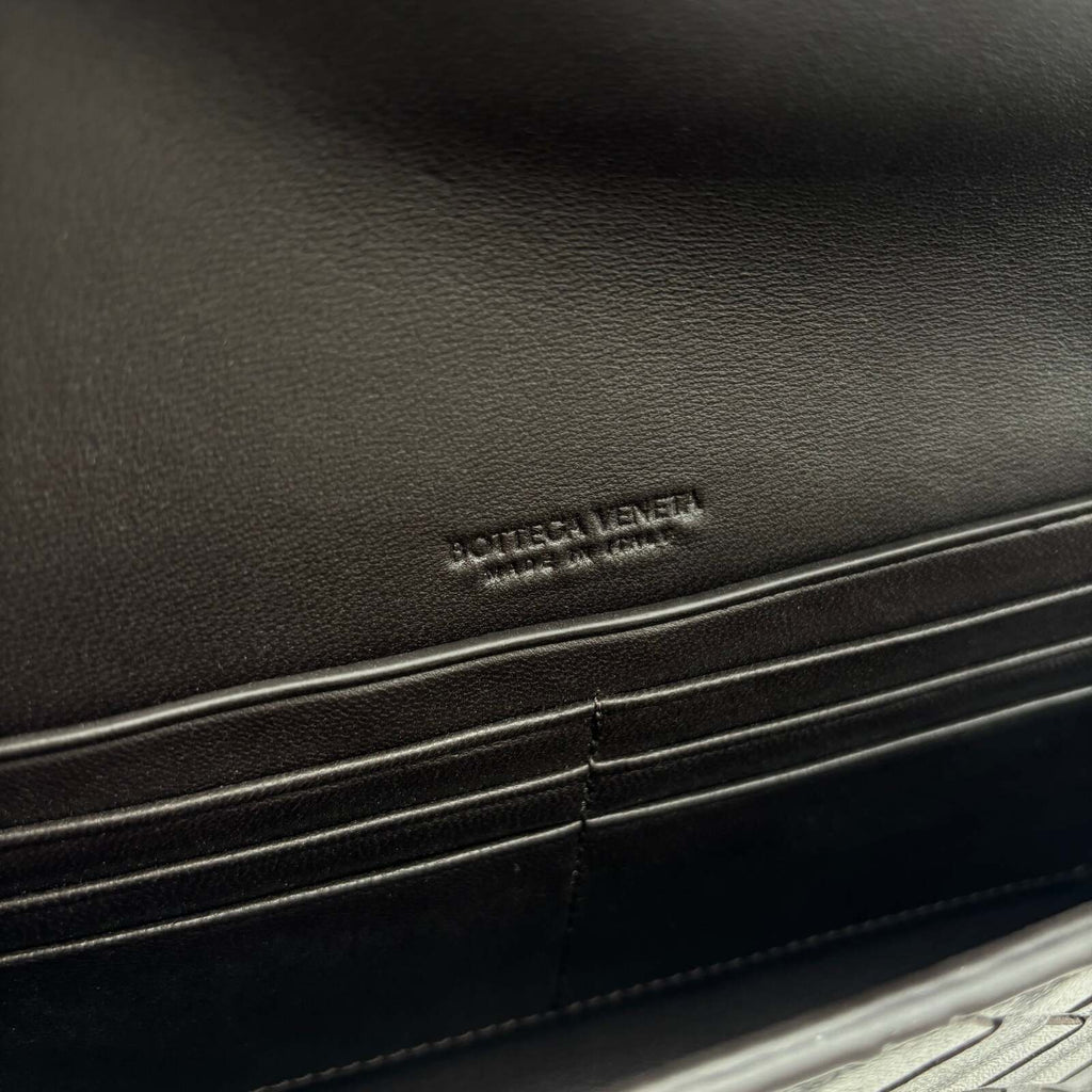 Bottega Veneta Andiamo Intrecciato Clutch in Fondant