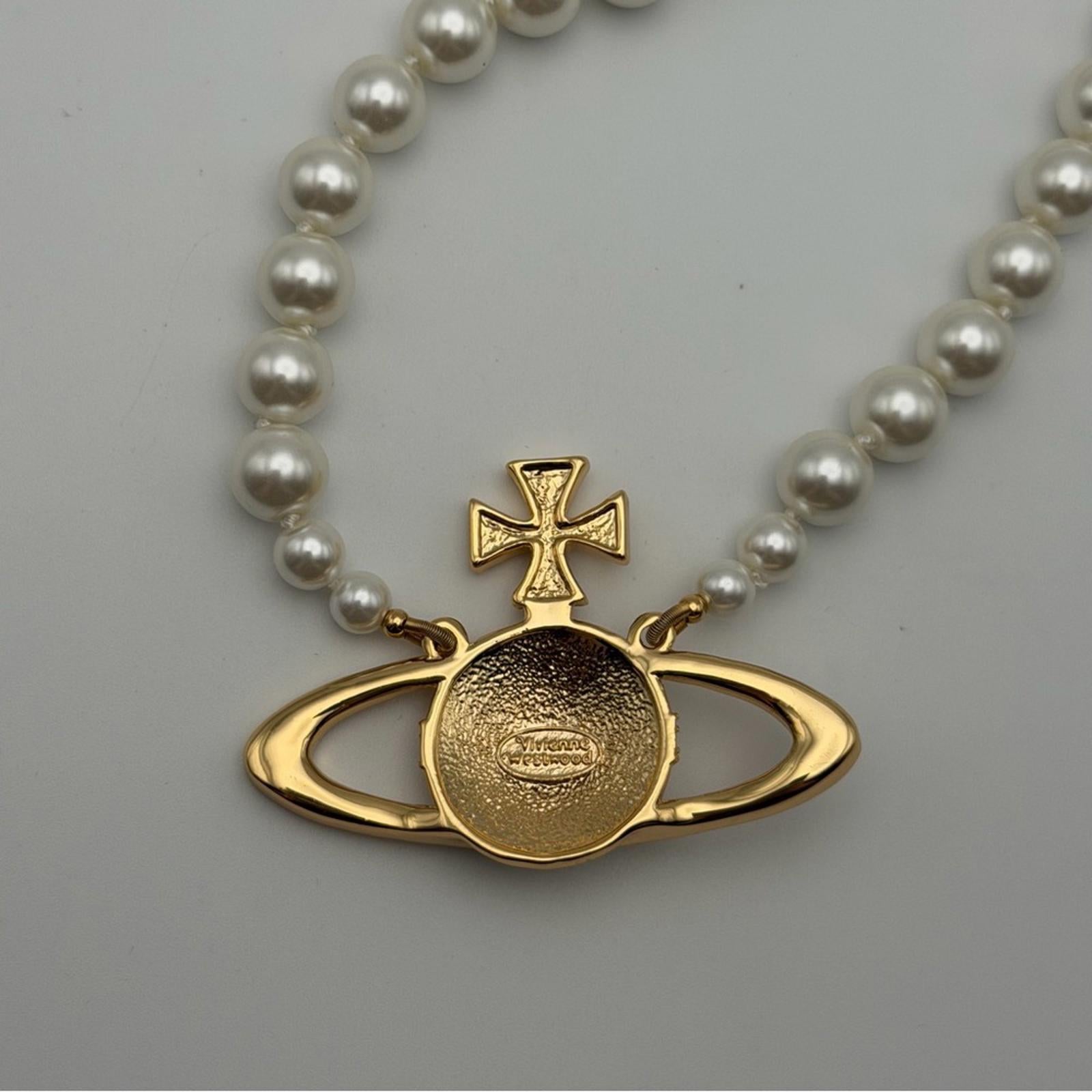 Vivienne Westwood Pearl Saturn Orb Necklace – Gold Tone & Crystal