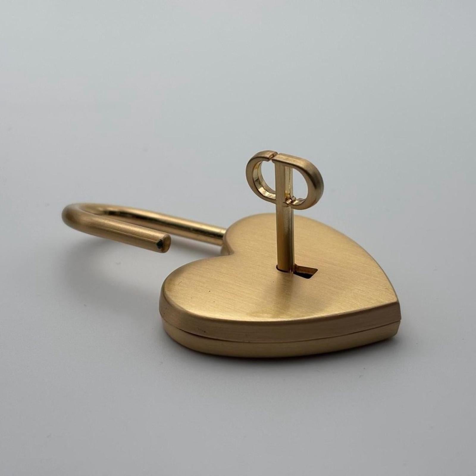CHRISTIAN DIOR HEART PADLOCK WITH KEY — GOLD-TONE