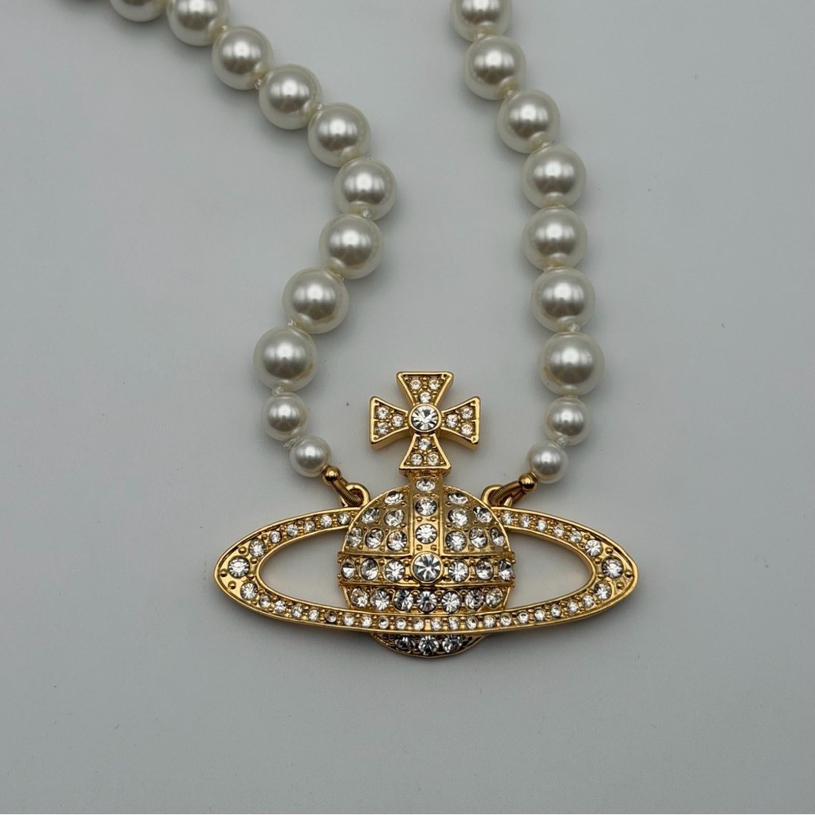 Vivienne Westwood Pearl Saturn Orb Necklace – Gold Tone & Crystal