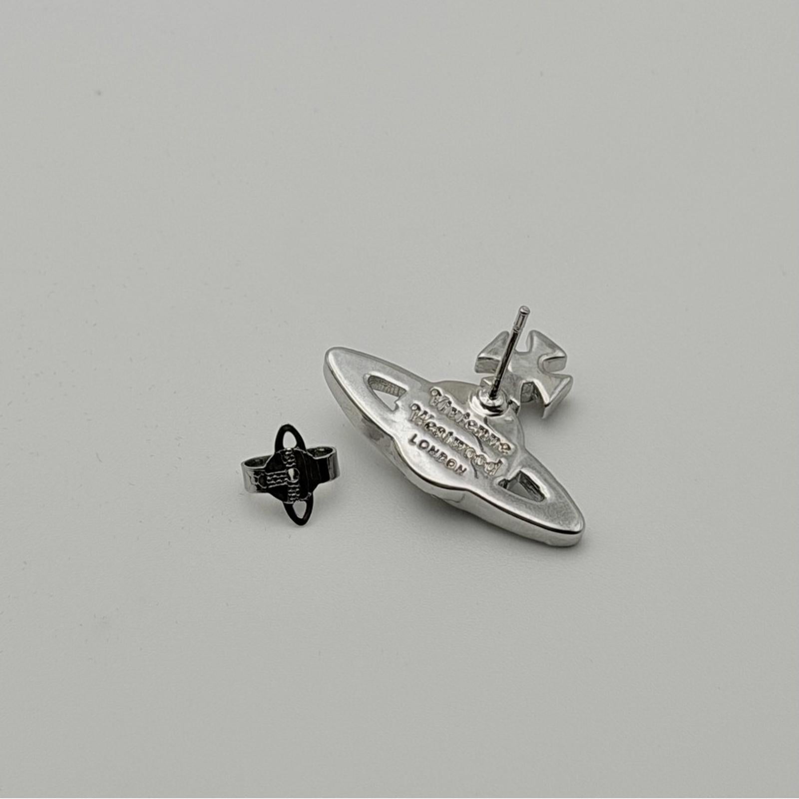 VIVIENNE WESTWOOD ORB CRYSTAL STUD EARRINGS SILVER