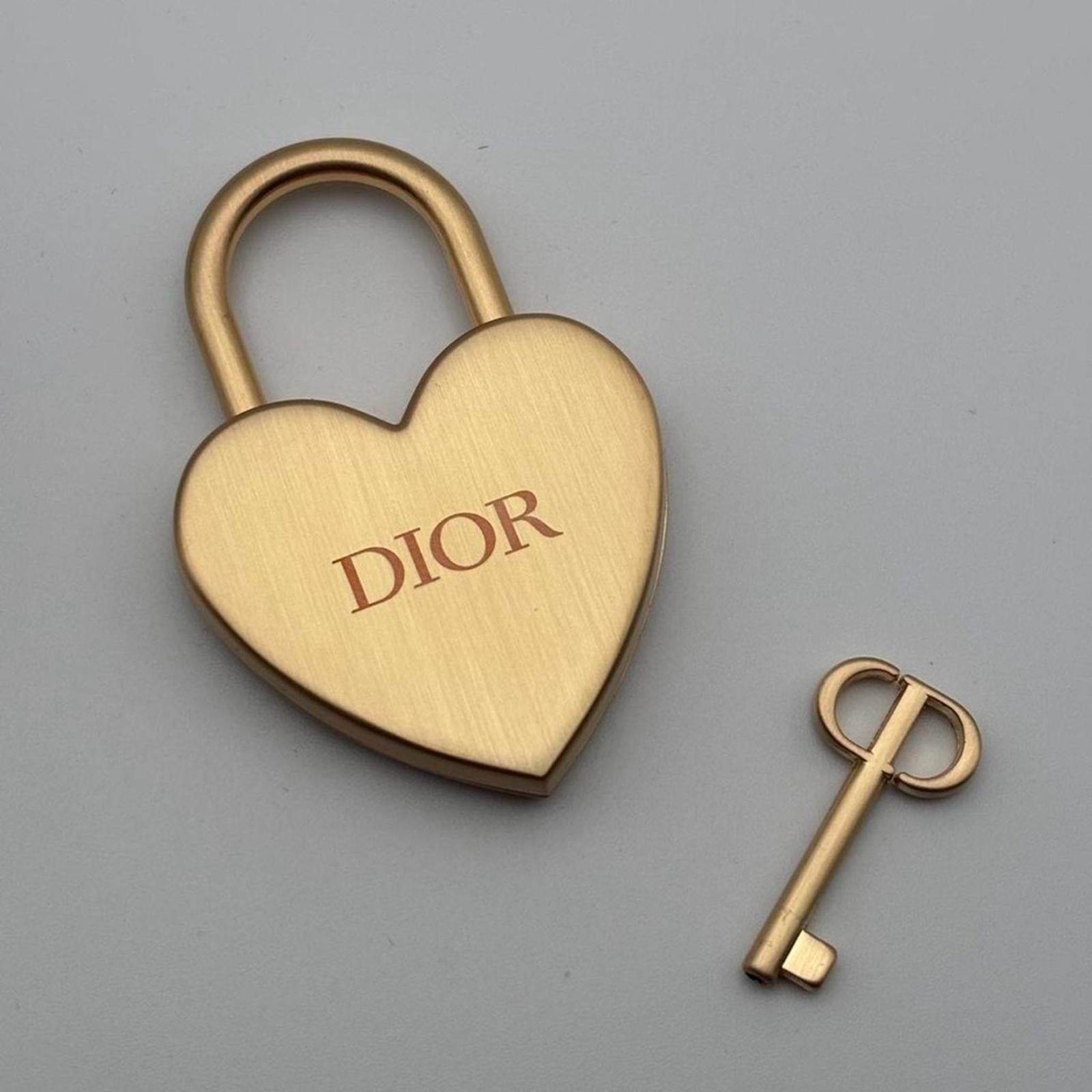 CHRISTIAN DIOR HEART PADLOCK WITH KEY — GOLD-TONE