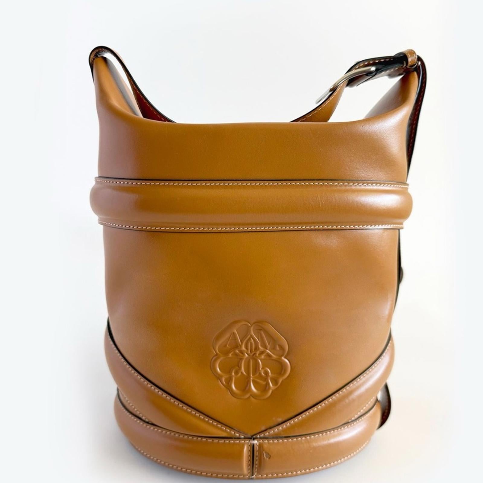 Alexander McQueen Tan The Curve Bucket Shoulder Bag
