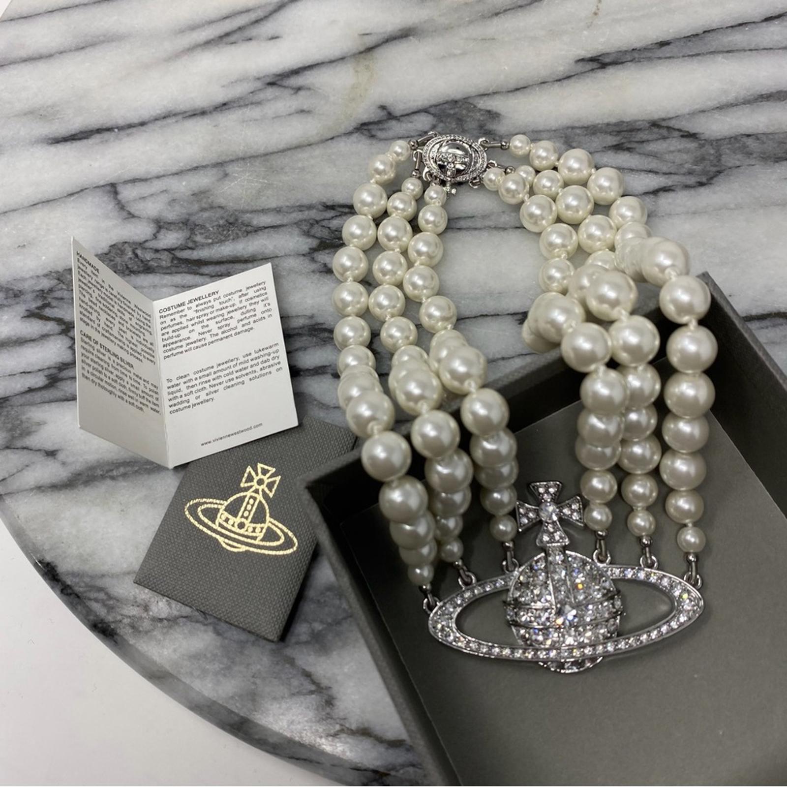 VIVIENNE WESTWOOD THREE ROW PEARL BAS RELIEF CHOKER