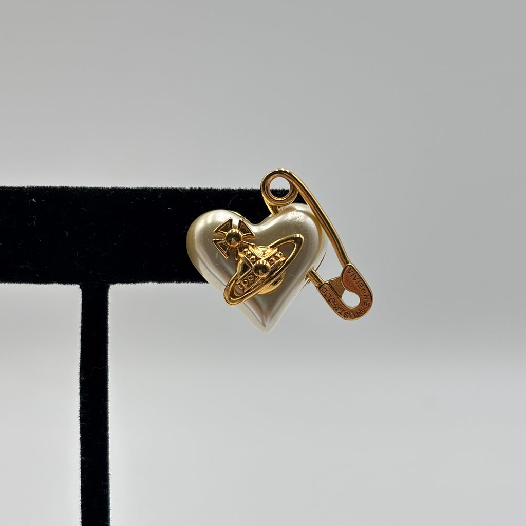 Vivienne Westwood Orietta Pearl Heart Safety Pin Stud Earrings – Gold