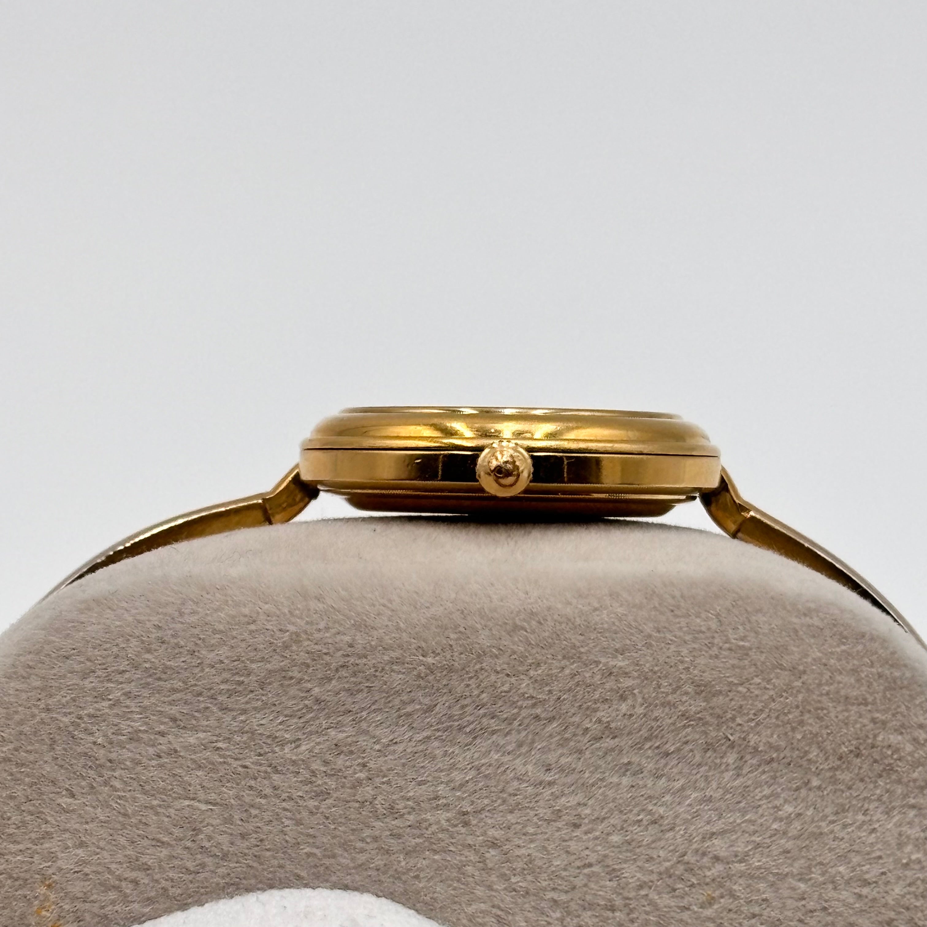 Gucci Gold Tone Interchangeable Bezel Bangle Watch Set