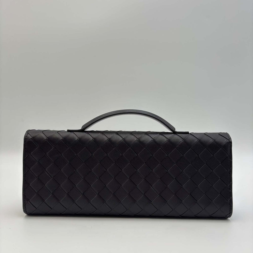 Bottega Veneta Andiamo Intrecciato Clutch in Fondant