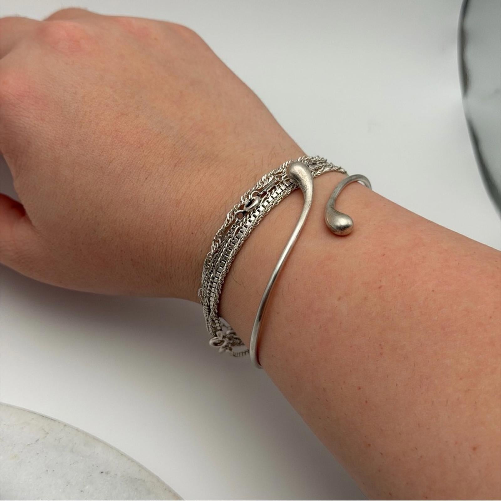 TIFFANY & CO. ELSA PERETTI TEARDROP OPEN BANGLE – STERLING SILVER 925