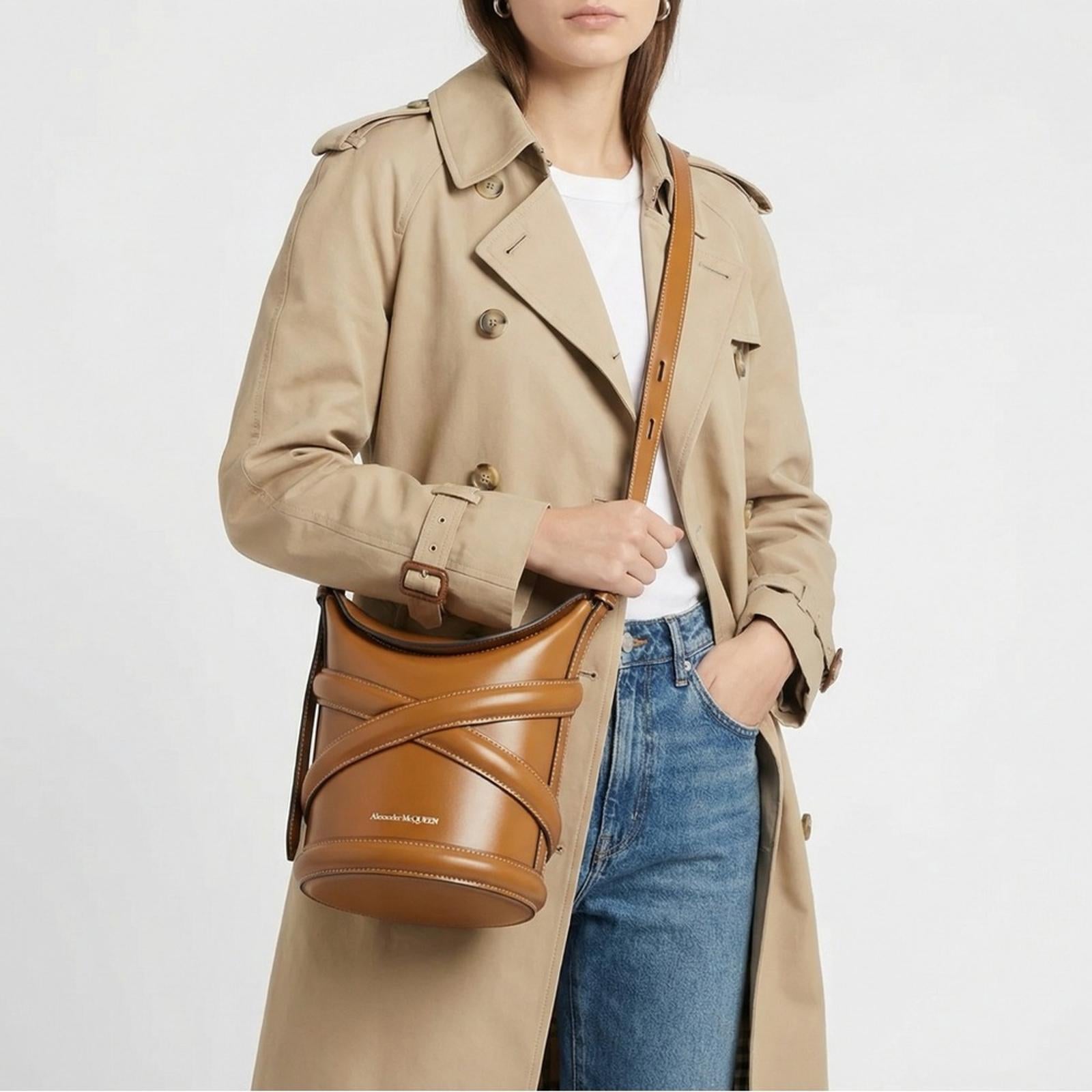 Alexander McQueen Tan The Curve Bucket Shoulder Bag