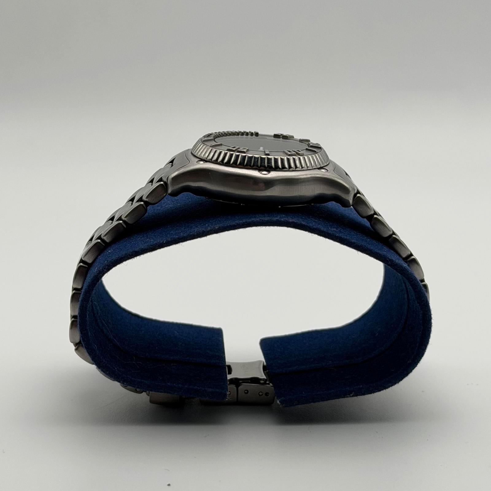 Ebel Discovery Stainless Steel Diver Watch 200M Black Dial Date Swiss Made