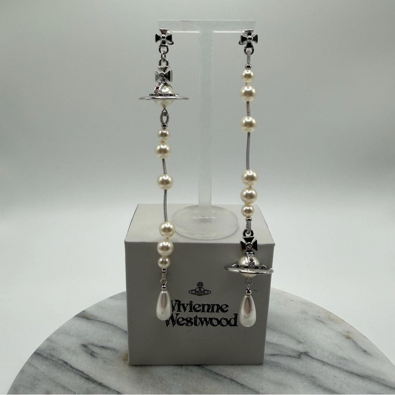 VIVIENNE WESTWOOD BROKEN PEARL ORB DROP EARRINGS