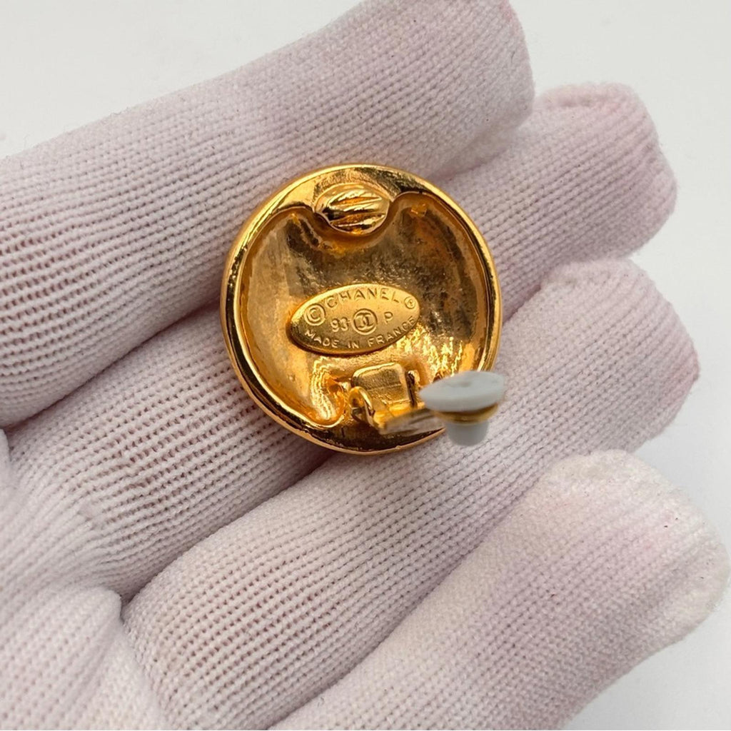 Chanel Vintage Gold Tone CC Logo Round Clip-On Earrings 93P