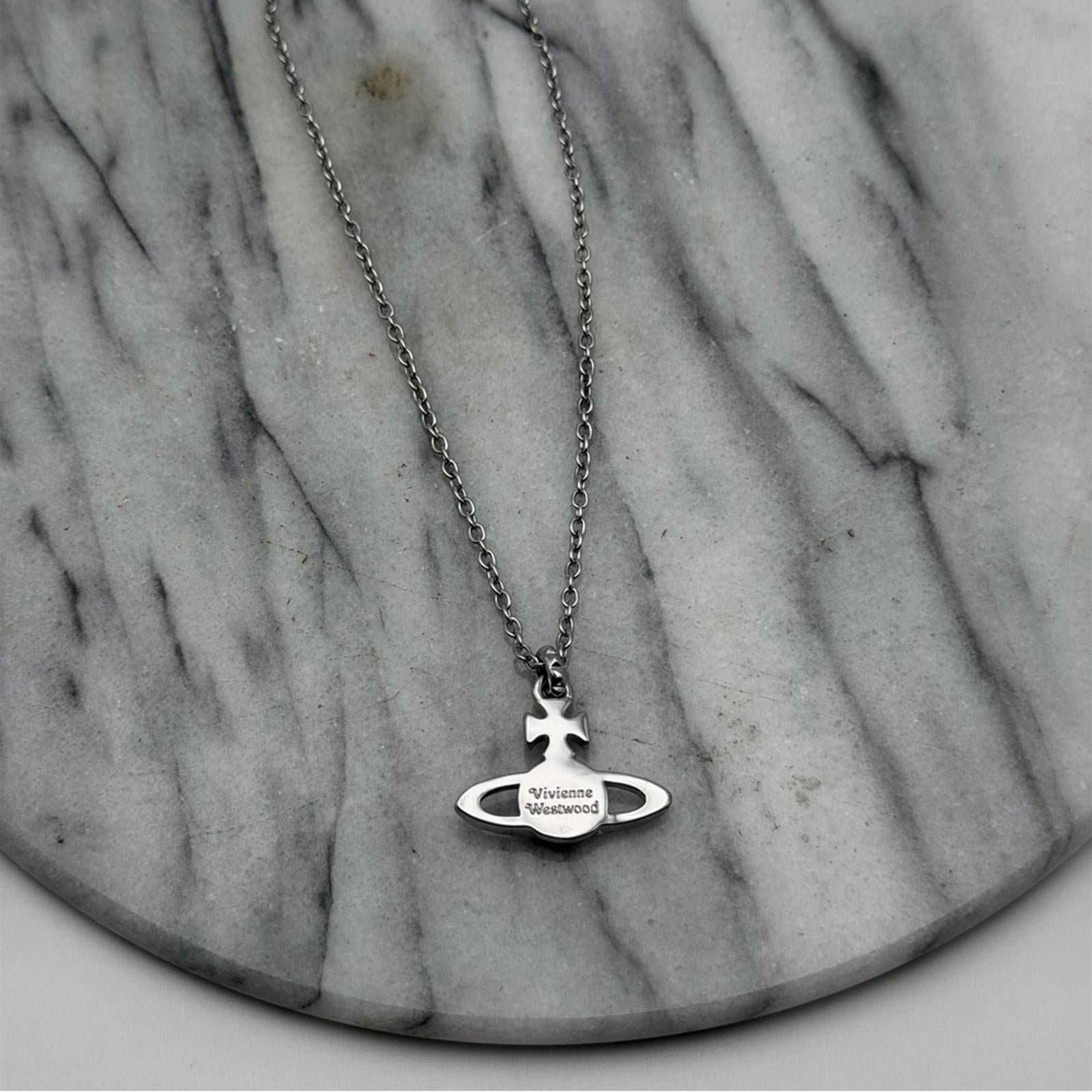 VIVIENNE WESTWOOD MAYFAIR BAS RELIEF ORB PENDANT NECKLACE – SILVER / CRYSTAL