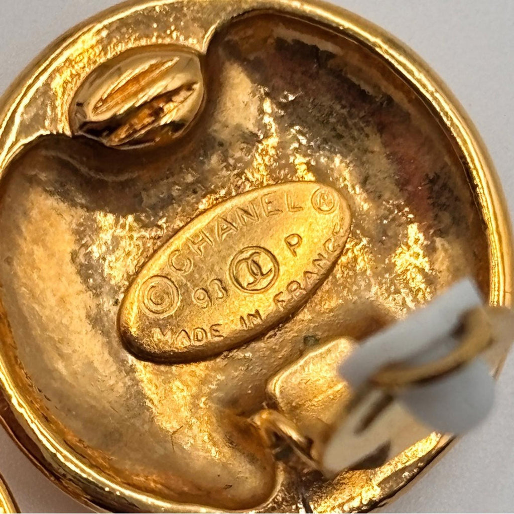 Chanel Vintage Gold Tone CC Logo Round Clip-On Earrings 93P