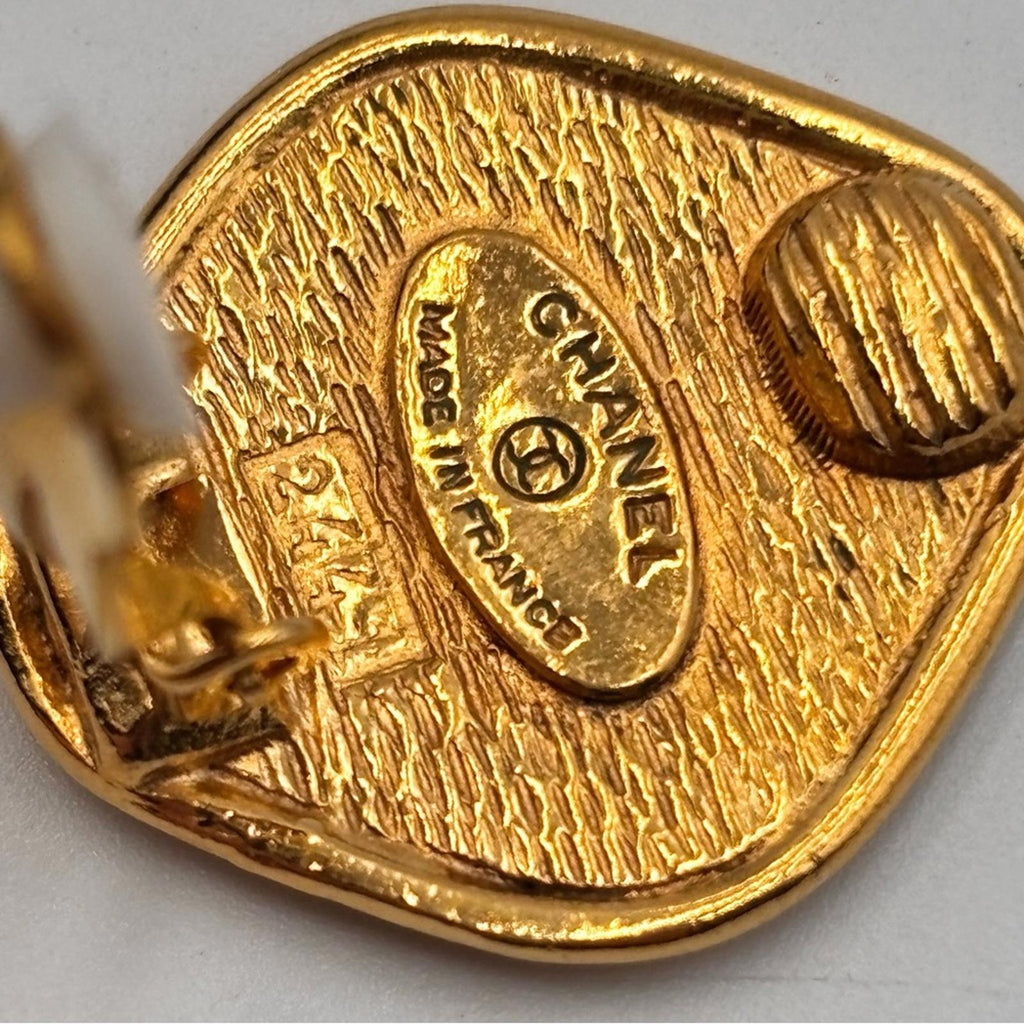 Auth Chanel Gold Plated CC Logo Round Rue Cambon Vintage Clip Earrings