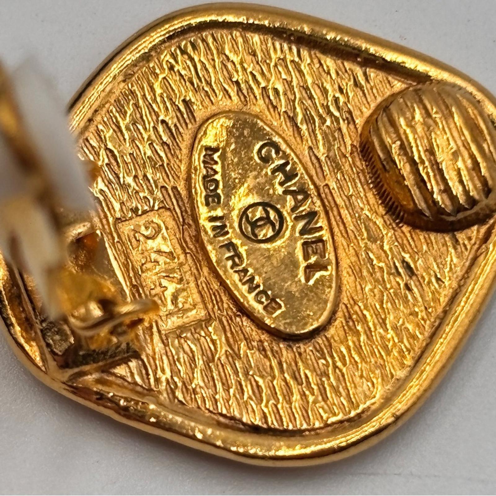 Auth Chanel Gold Plated CC Logo Round Rue Cambon Vintage Clip Earrings