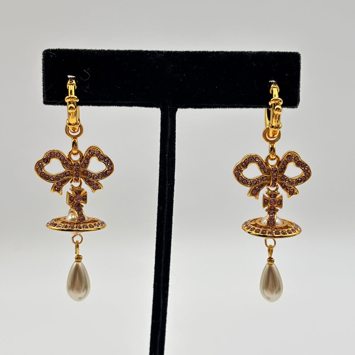 Vivienne Westwood Rigoberta Pearl Bow Orb Drop Earrings – Gold / Pink