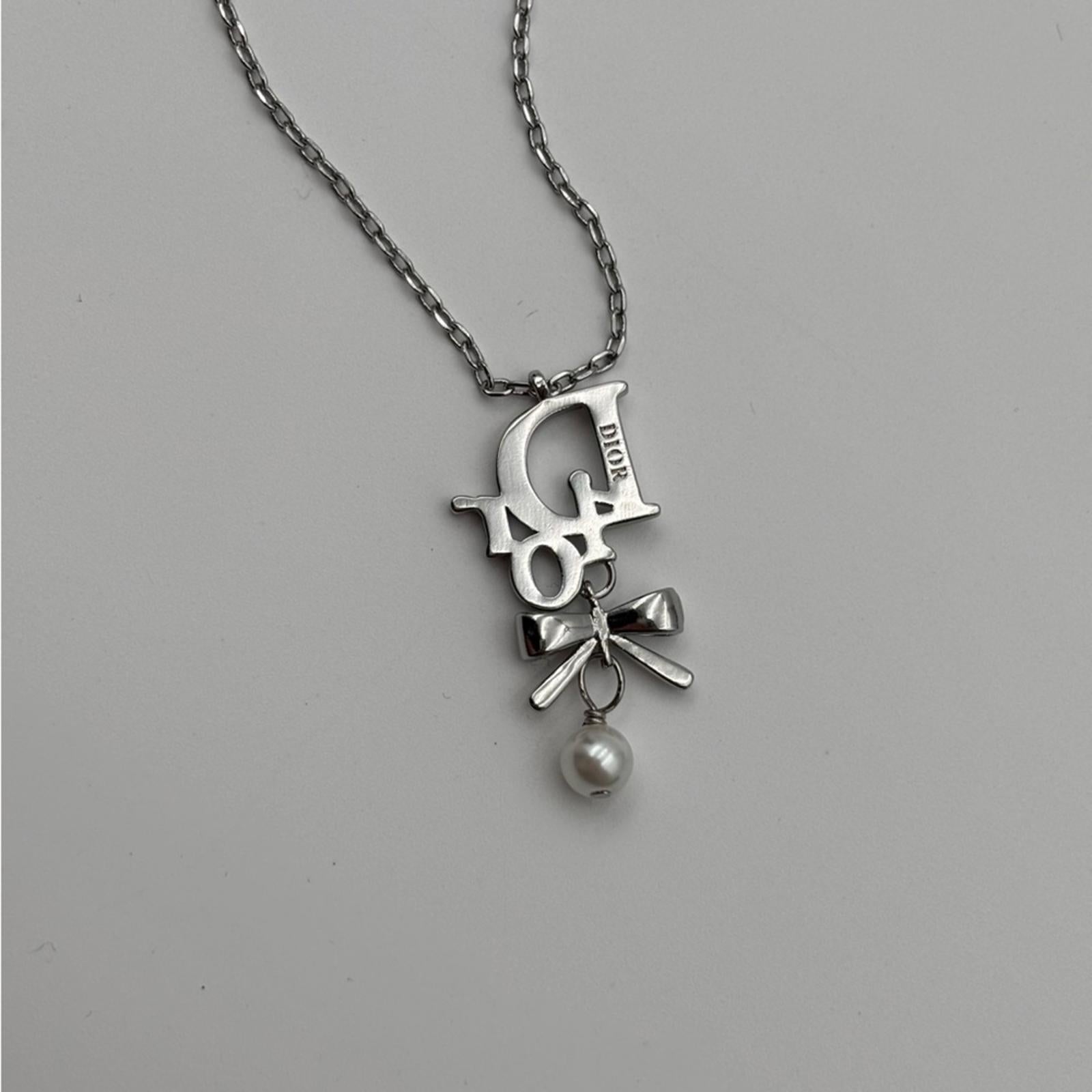 Christian Dior Silver Ribbon Pearl Pendant Necklace