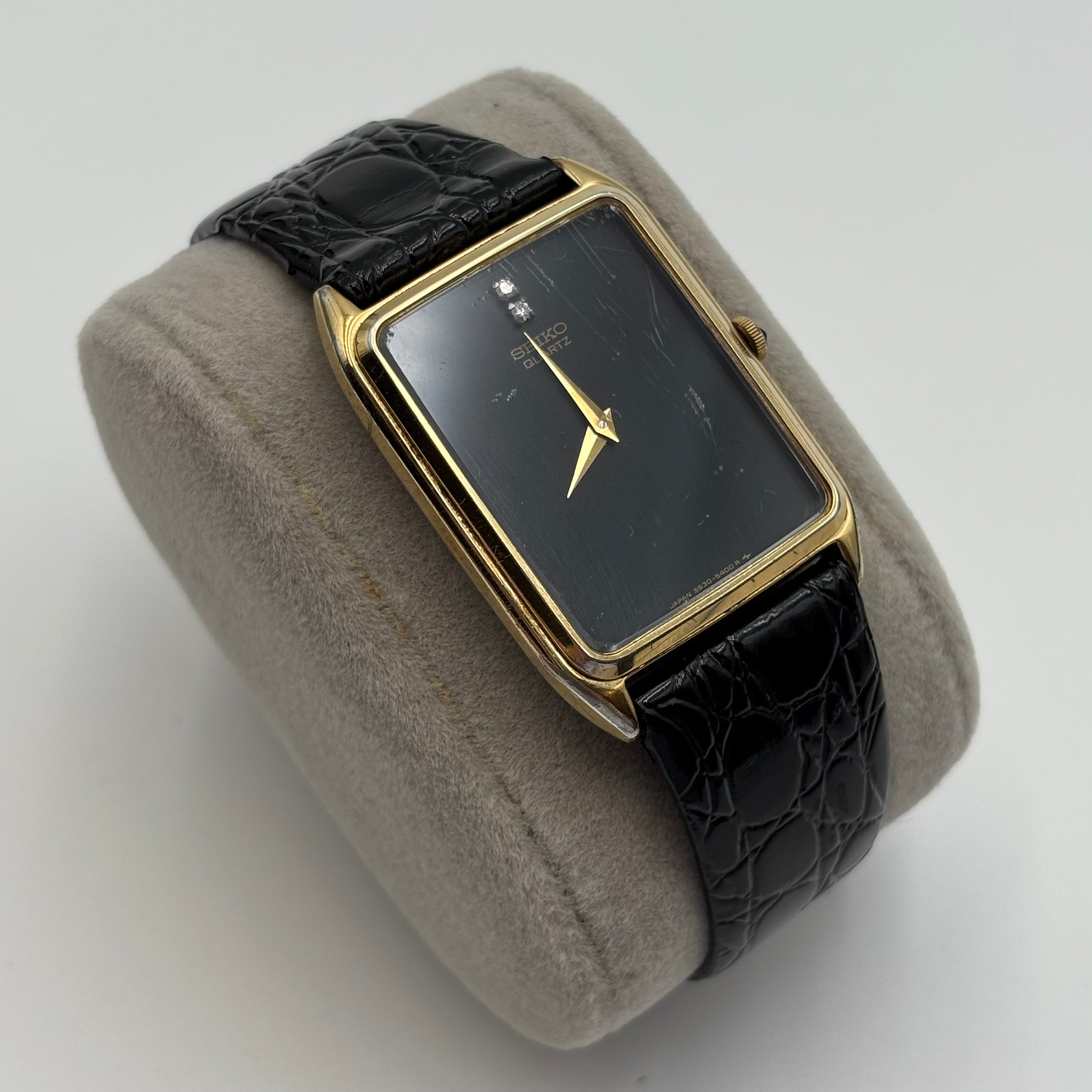 Seiko Quartz 5930-5400 Black Dial Gold Tone Watch | 2 Diamond Markers