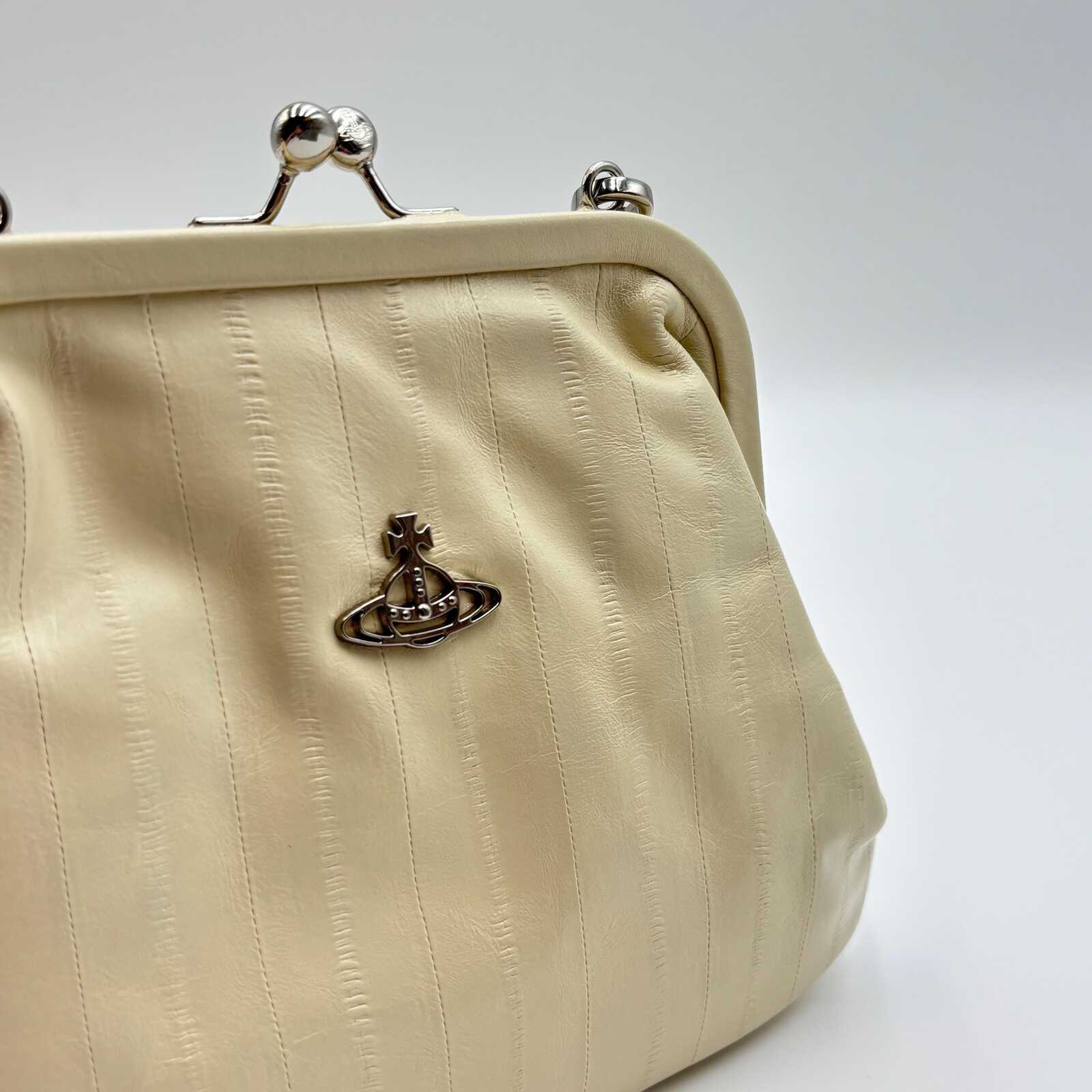 Vivienne Westwood Cream Vegan Leather Kiss-Lock Chain Shoulder & Crossbody Bag