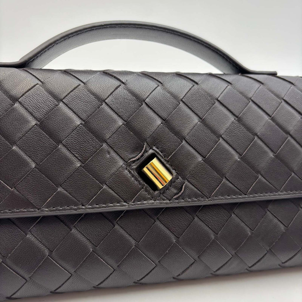 Bottega Veneta Andiamo Intrecciato Clutch in Fondant
