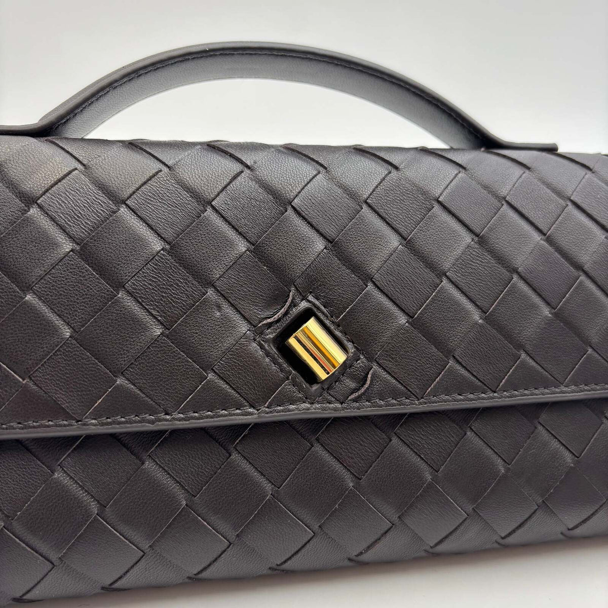 Bottega Veneta Andiamo Intrecciato Clutch in Fondant