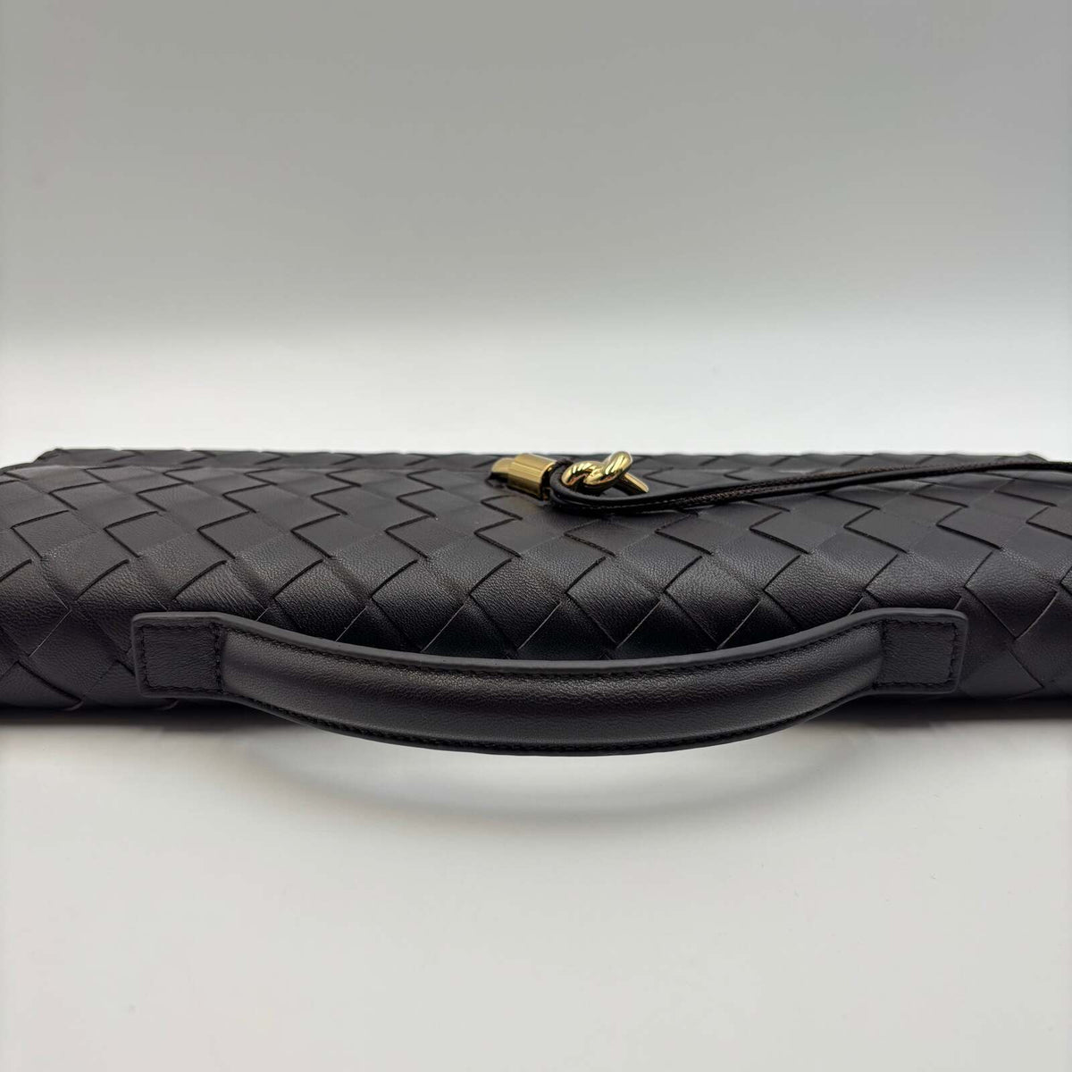 Bottega Veneta Andiamo Intrecciato Clutch in Fondant