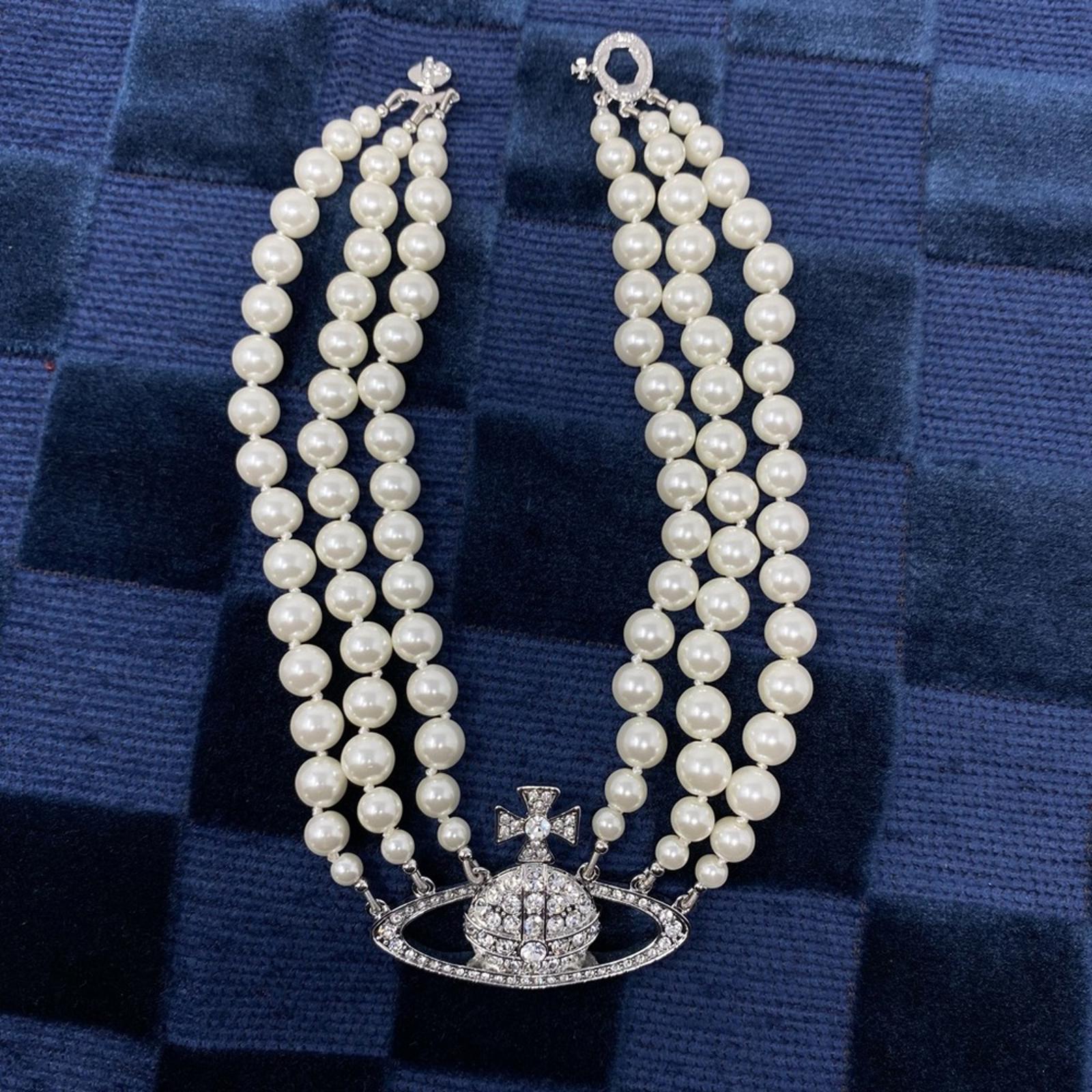 VIVIENNE WESTWOOD THREE ROW PEARL BAS RELIEF CHOKER