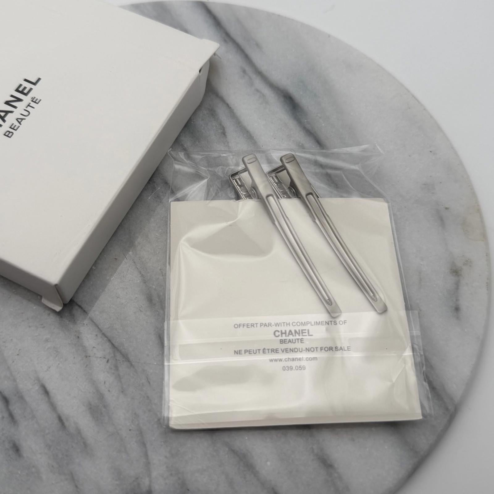 CHANEL CC LOGO HAIR CLIP SET – CRYSTAL & CREAM (SET OF 2)