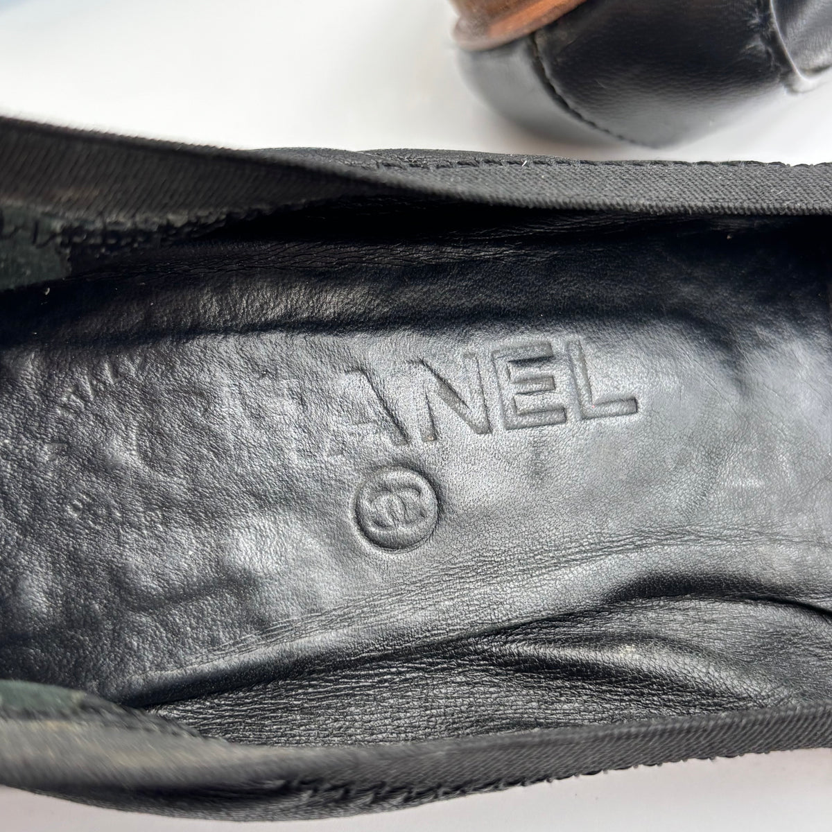 Chanel Black Lambskin Leather Ballet Flats 00s, 35.5