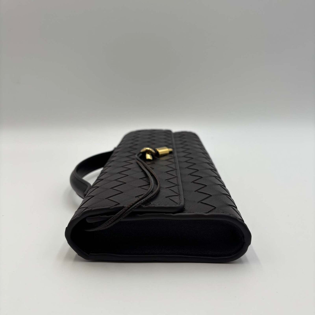 Bottega Veneta Andiamo Intrecciato Clutch in Fondant