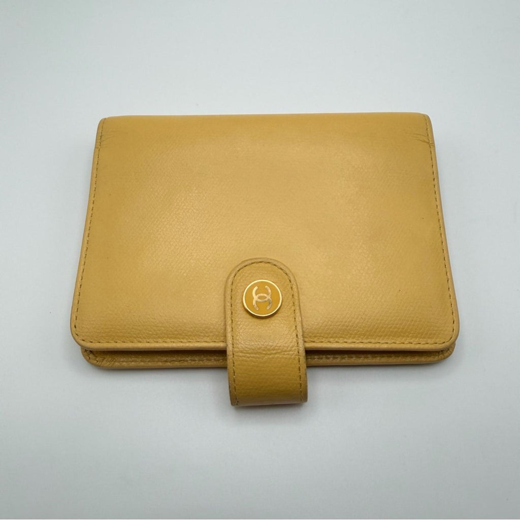 CHANEL VINTAGE YELLOW CAVIAR LEATHER ENAMEL CC AGENDA COVER — 2004 COLLECTION