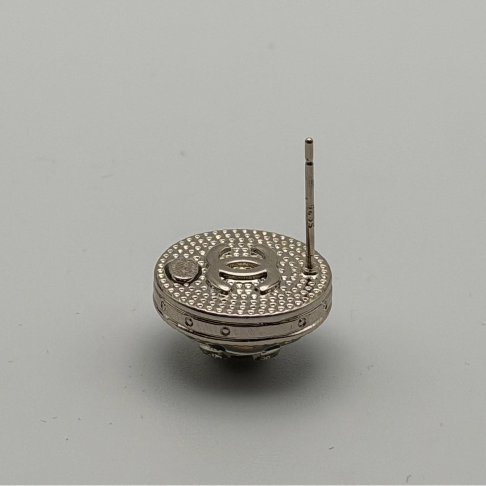 CHANEL ROUND CC LOGO STUD EARRINGS – SILVER TONE / BLACK