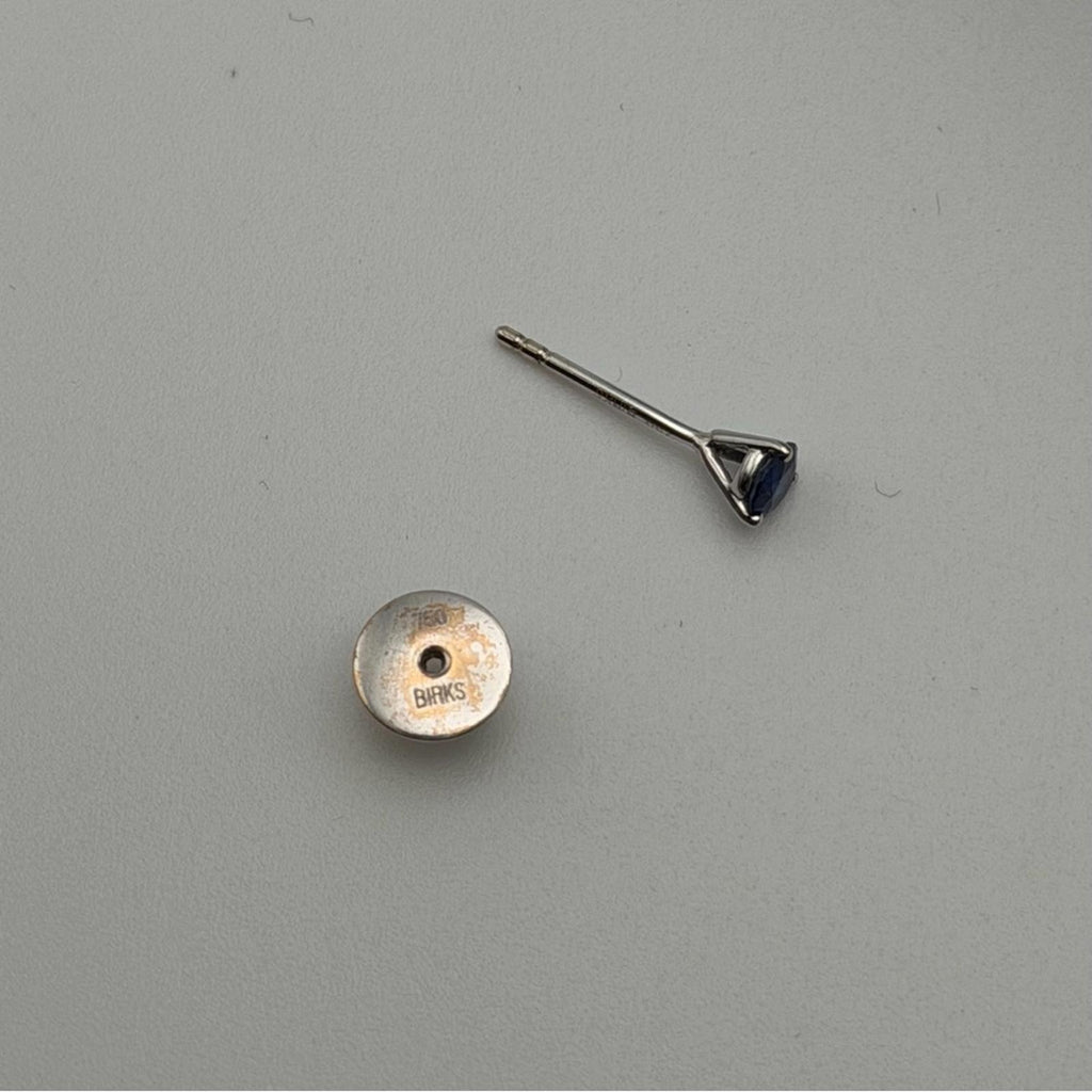 BIRKS BIRTHSTONE BLUE SAPPHIRE STUD EARRINGS – 18K WHITE GOLD (750)