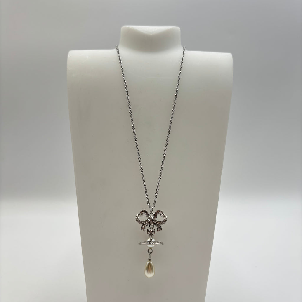 Vivienne Westwood Rigoberta Pearl Bow Orb Pendant Necklace – Silver / White