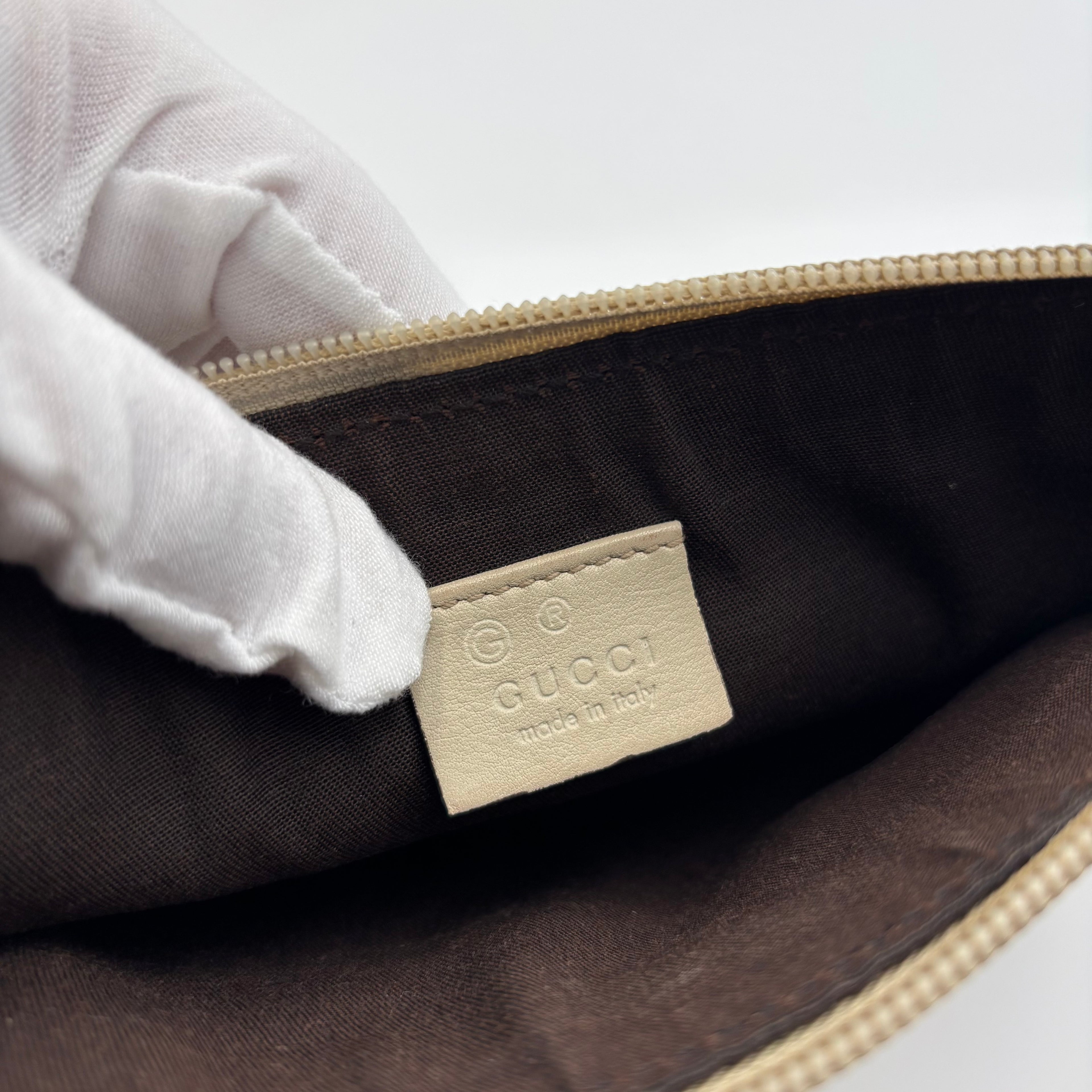 Gucci Guccissima Leather Wristlet Pochette – Beige