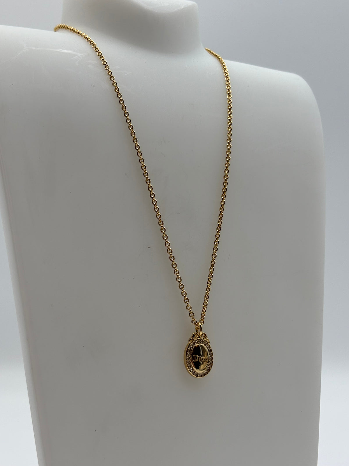 Christian Dior Médaillon Crystal Necklace in Gold-Finish Metal