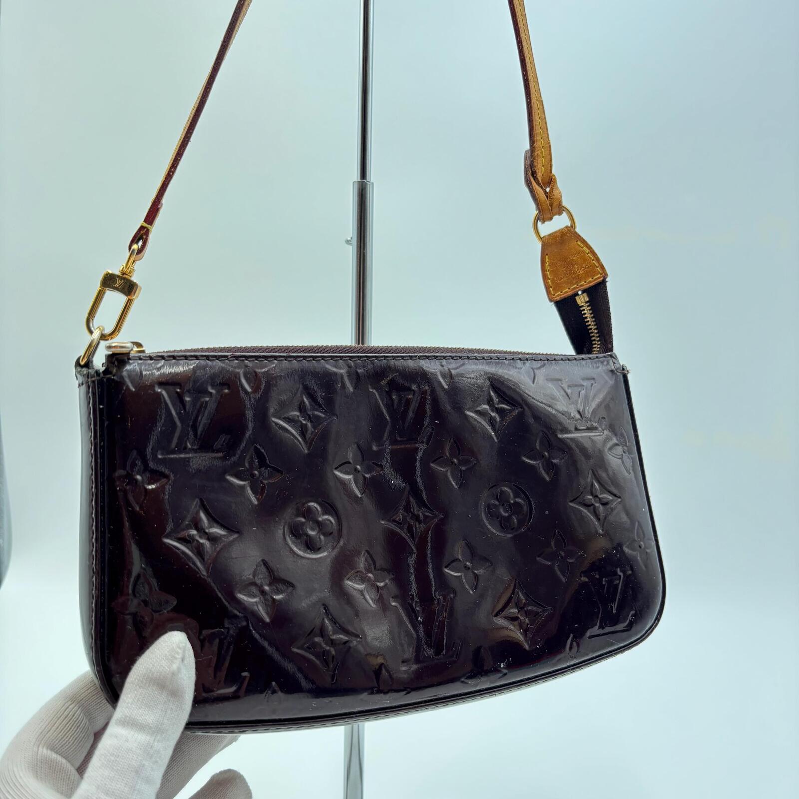 Louis Vuitton Vernis Pochette Accessoires Amarante