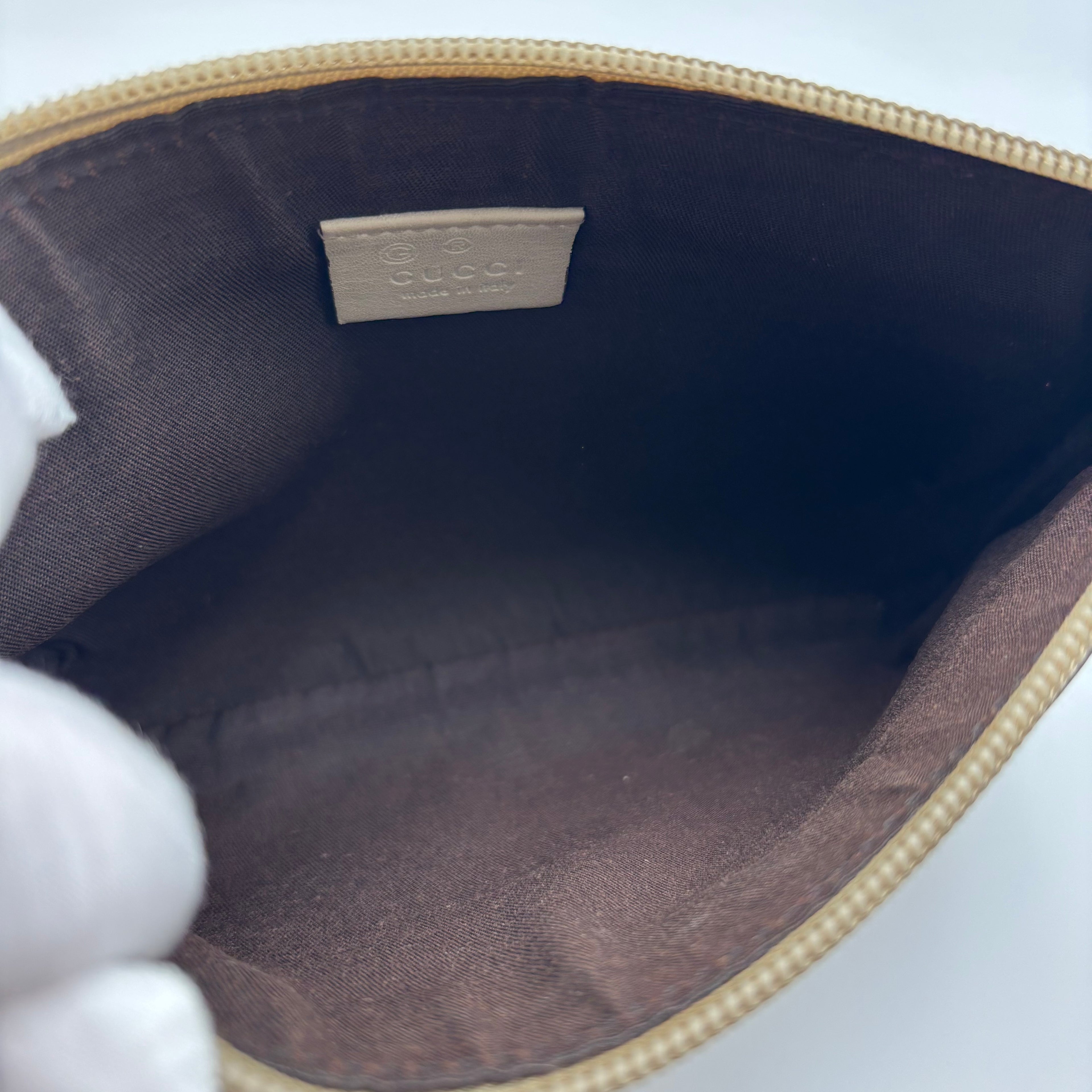 Gucci Guccissima Leather Wristlet Pochette – Beige