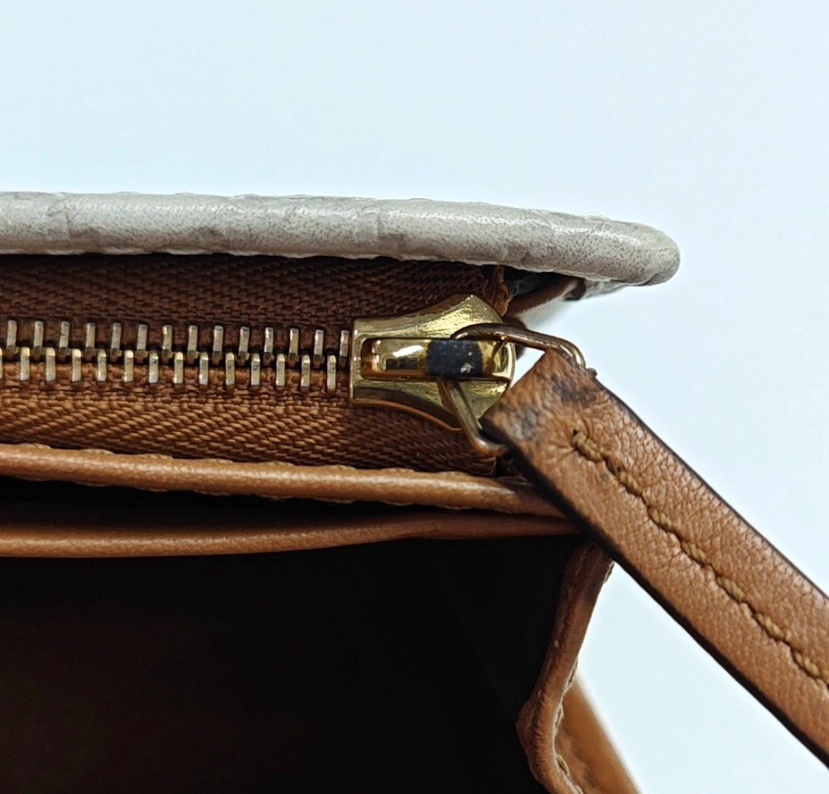 Gucci Micro GG Guccissima Leather Chain Wallet Clutch Beige