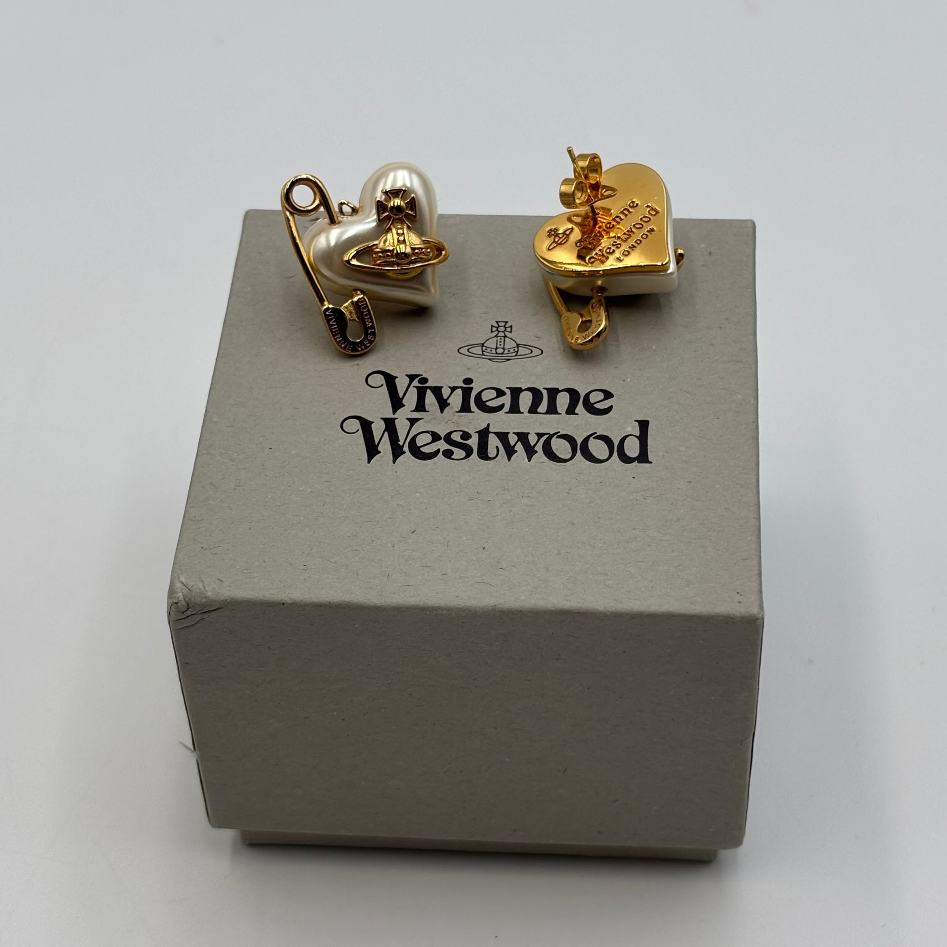 Vivienne Westwood Orietta Pearl Heart Safety Pin Stud Earrings – Gold