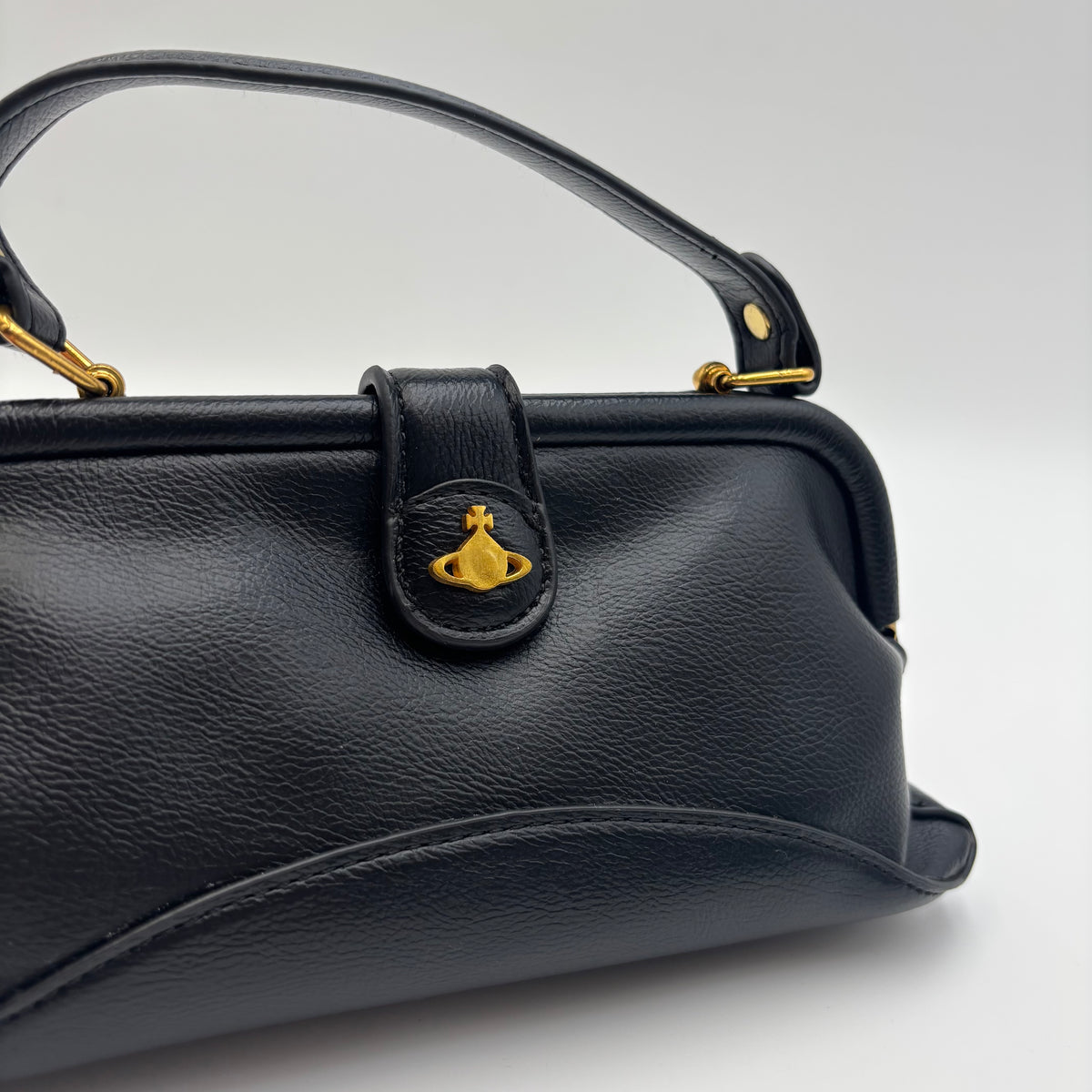 Vivienne Westwood Abbey Leather Cross-Body Bag in Black
