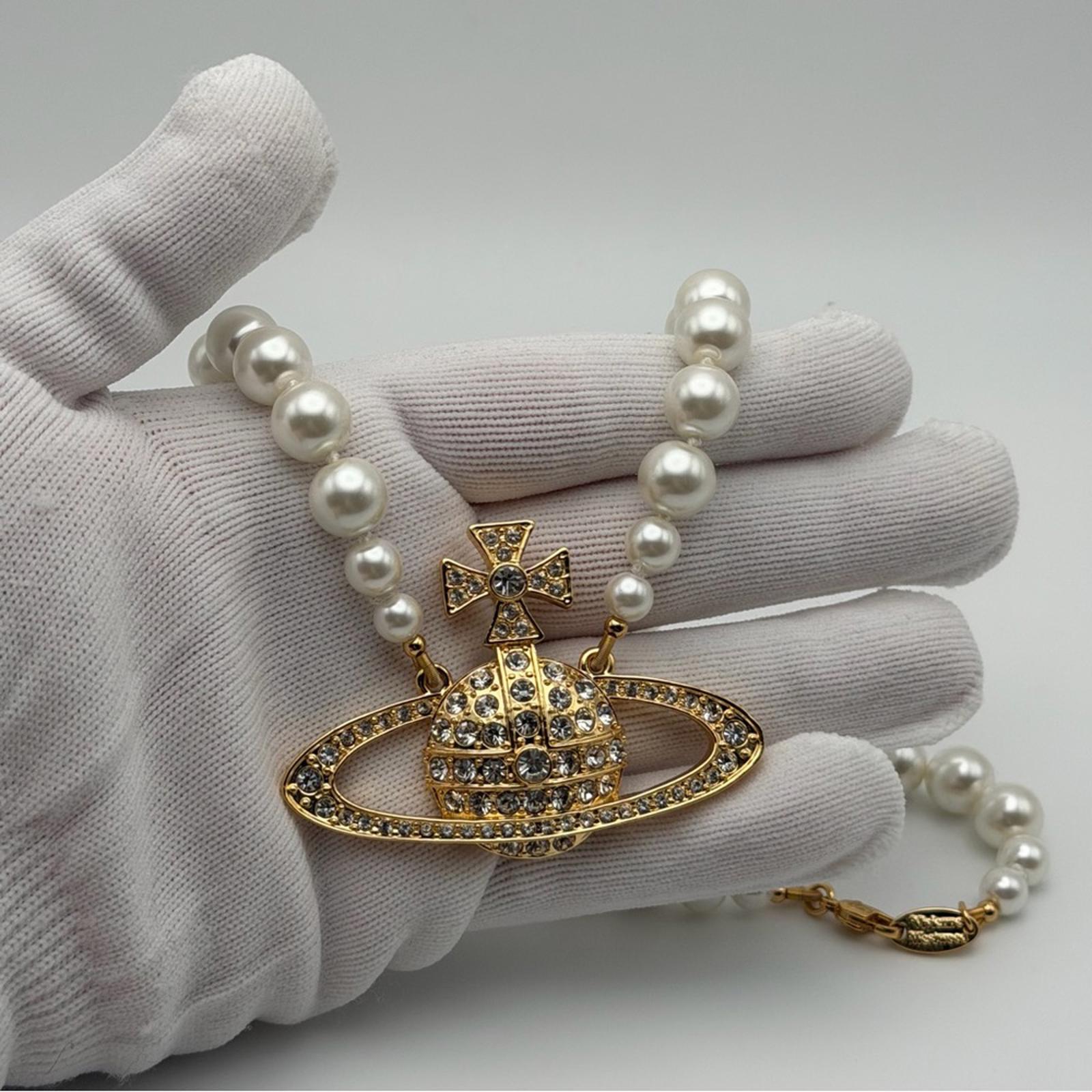 Vivienne Westwood Pearl Saturn Orb Necklace – Gold Tone & Crystal