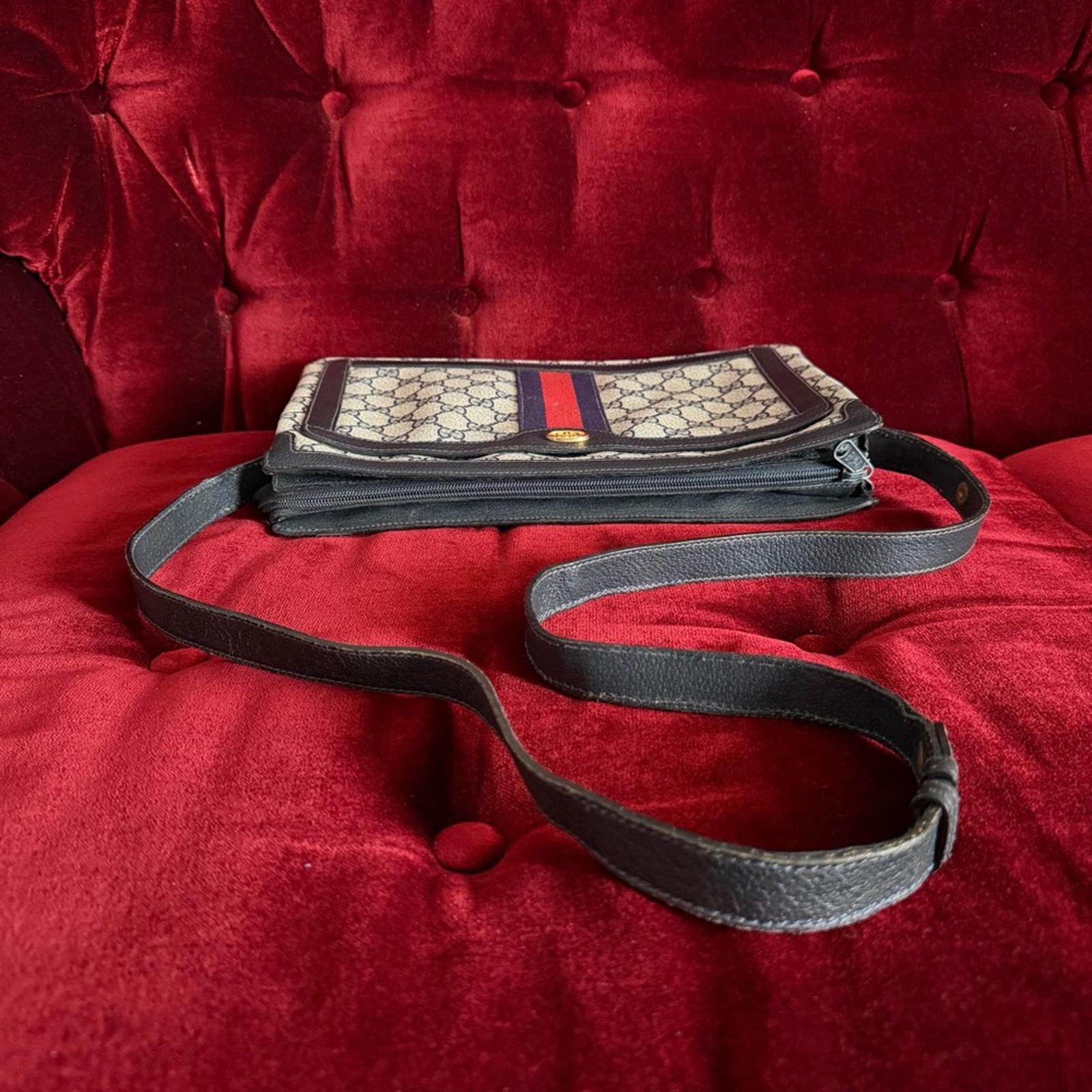 GUCCI GG SUPREME VINTAGE CROSSBODY BAG