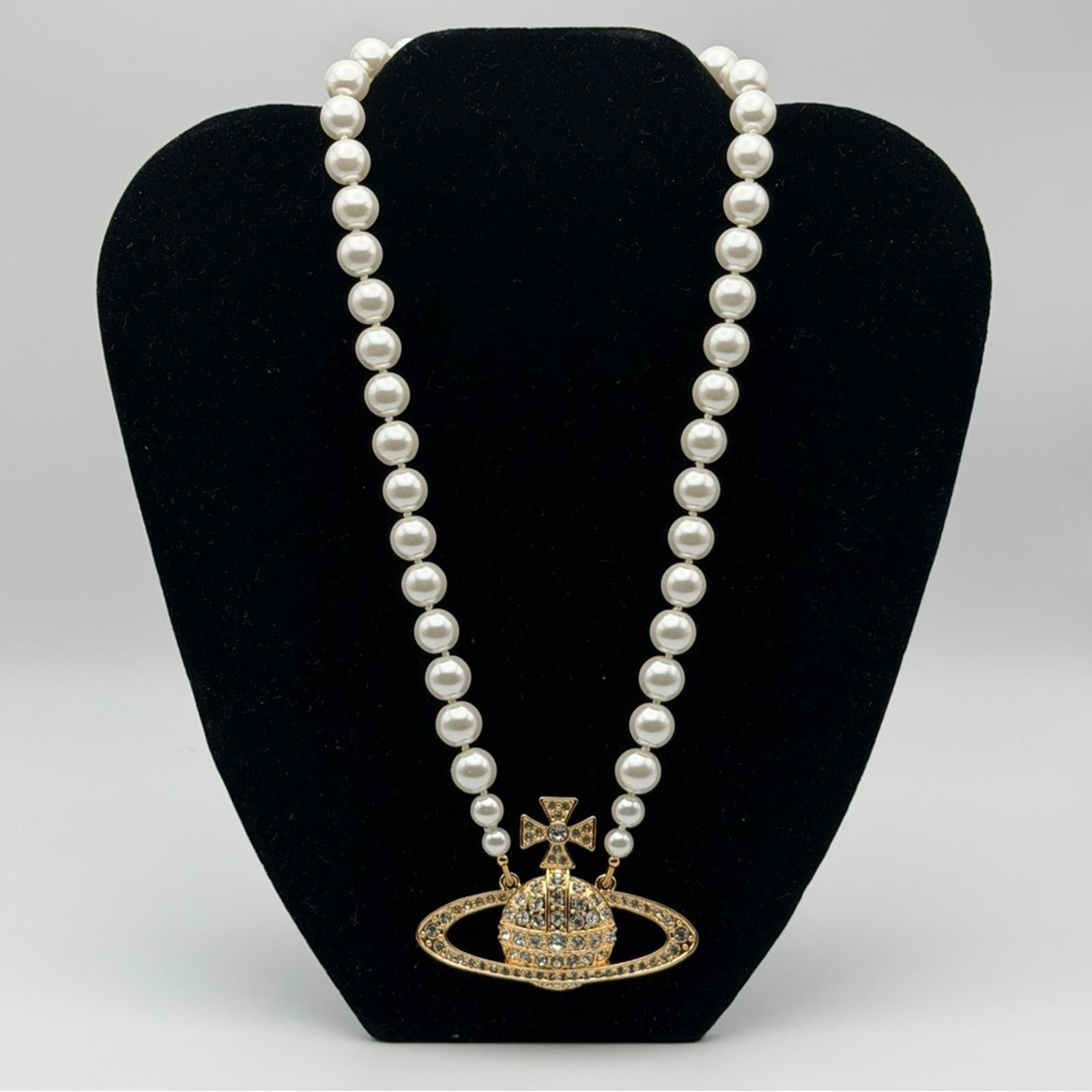 Vivienne Westwood Pearl Saturn Orb Necklace – Gold Tone & Crystal