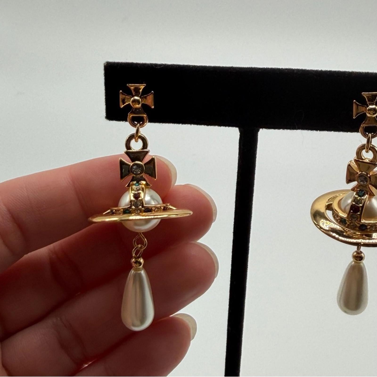 VIVIENNE WESTWOOD PEARL & CRYSTAL ORB DROP EARRINGS — GOLD-TONE