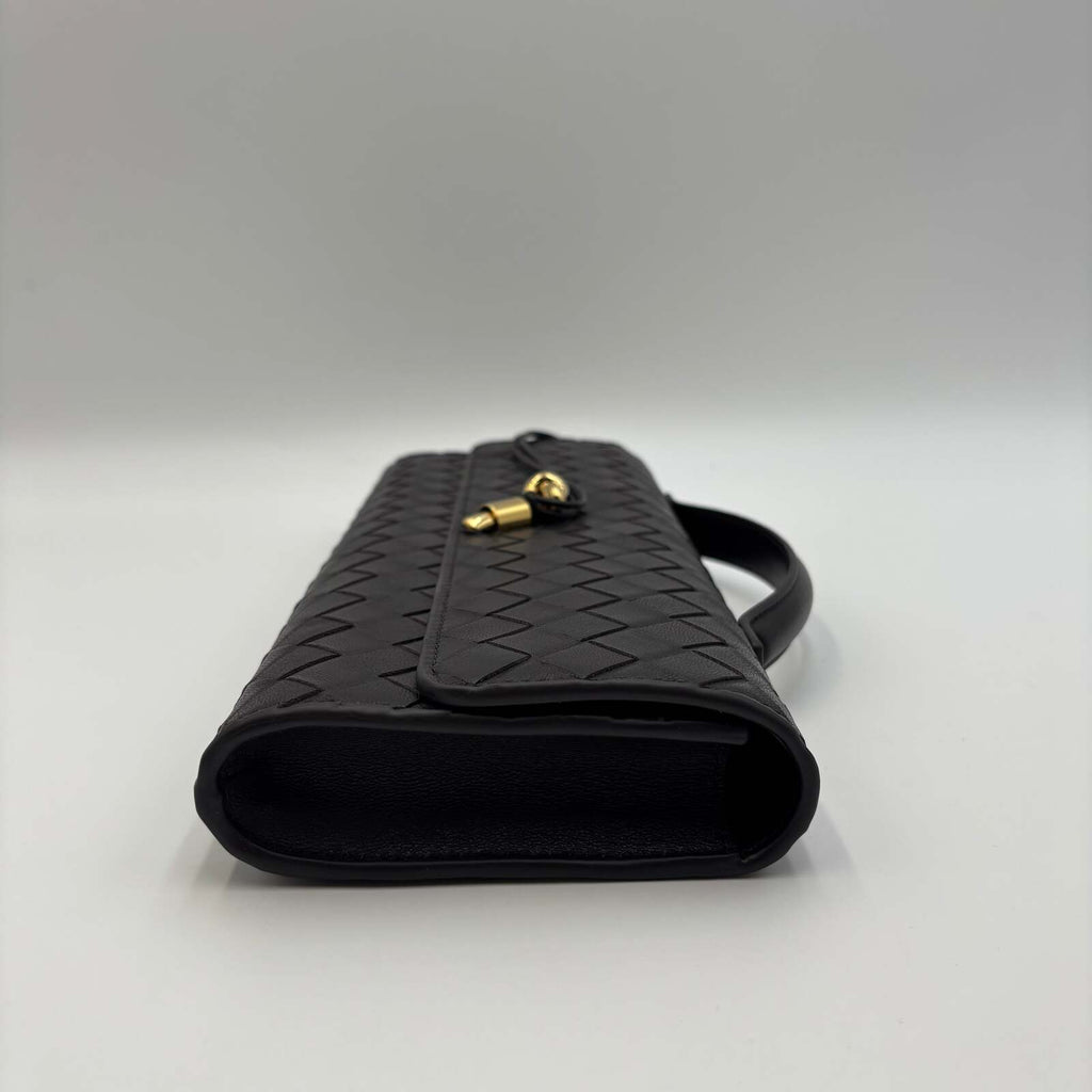 Bottega Veneta Andiamo Intrecciato Clutch in Fondant