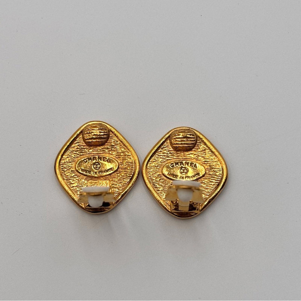 Auth Chanel Gold Plated CC Logo Round Rue Cambon Vintage Clip Earrings