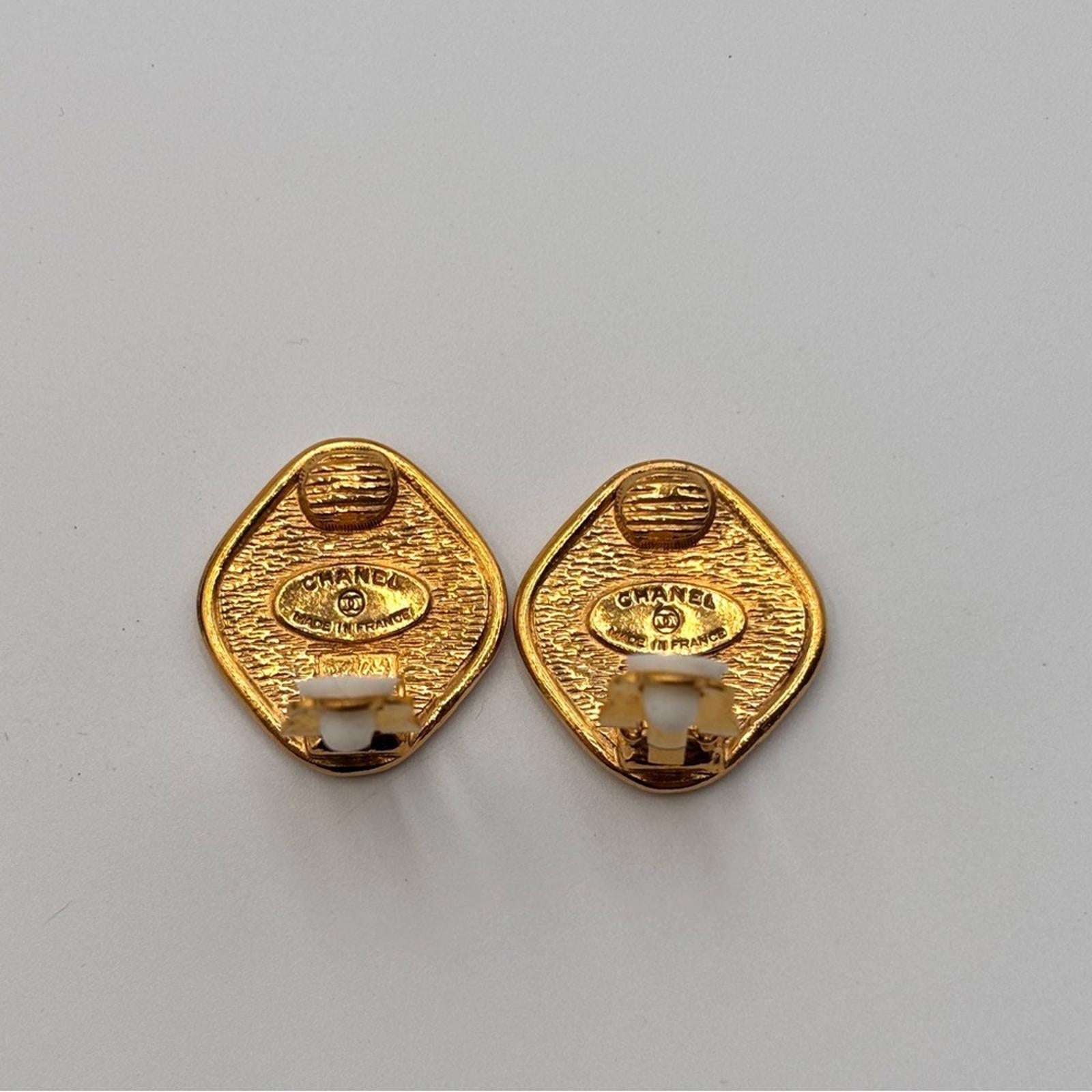Auth Chanel Gold Plated CC Logo Round Rue Cambon Vintage Clip Earrings